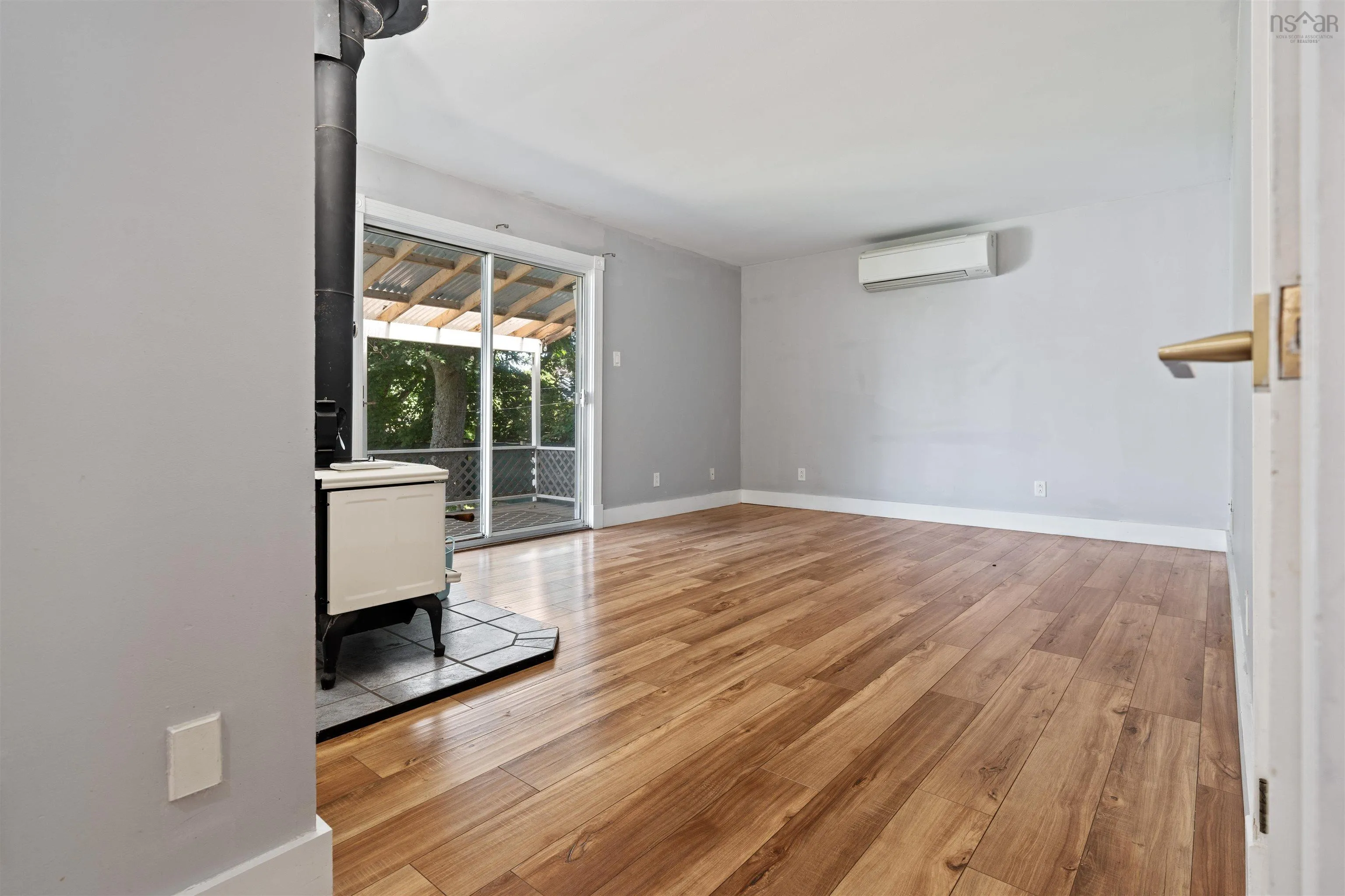 8 Regent Street, Amherst, NS B4H 4L2, 5 Bedrooms Bedrooms, ,3 BathroomsBathrooms,Residential,For Sale,Regent,202520047