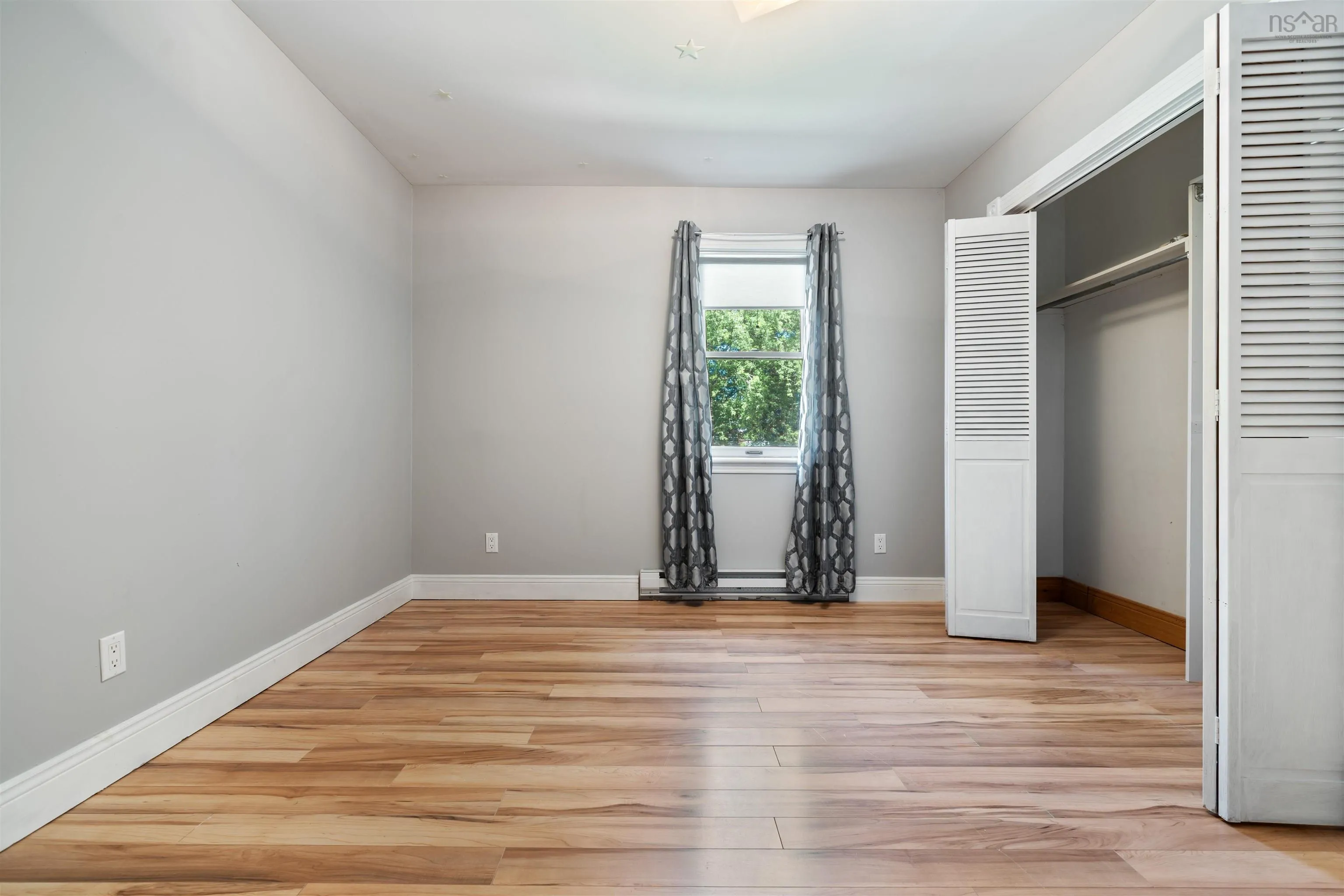 8 Regent Street, Amherst, NS B4H 4L2, 5 Bedrooms Bedrooms, ,3 BathroomsBathrooms,Residential,For Sale,Regent,202520047