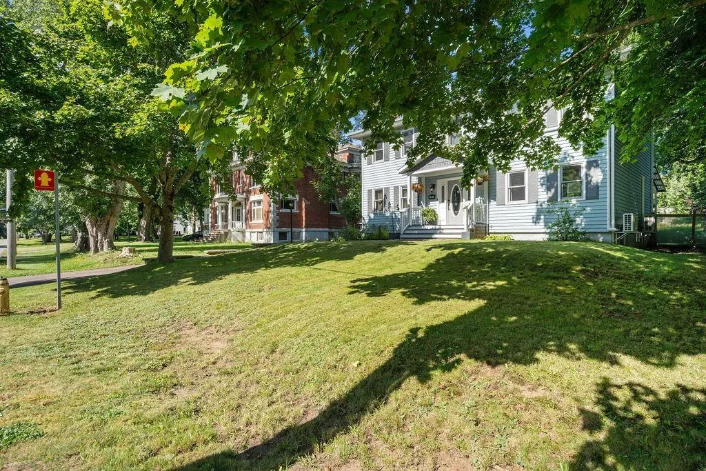 8 Regent Street, Amherst, NS B4H 4L2, 5 Bedrooms Bedrooms, ,3 BathroomsBathrooms,Residential,For Sale,Regent,202520047