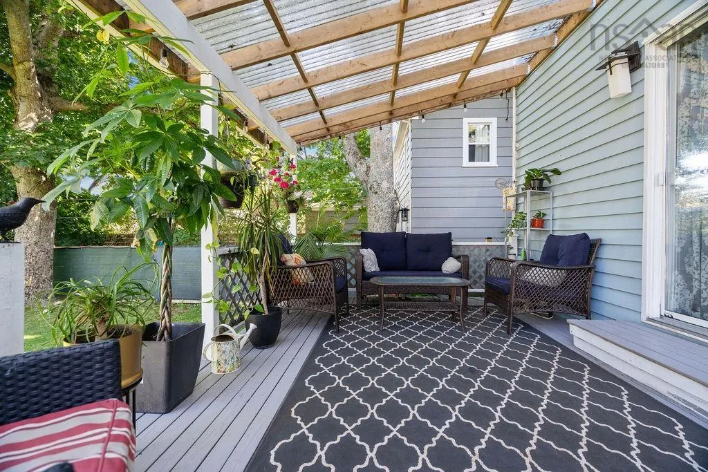 8 Regent Street, Amherst, NS B4H 4L2, 5 Bedrooms Bedrooms, ,3 BathroomsBathrooms,Residential,For Sale,Regent,202520047