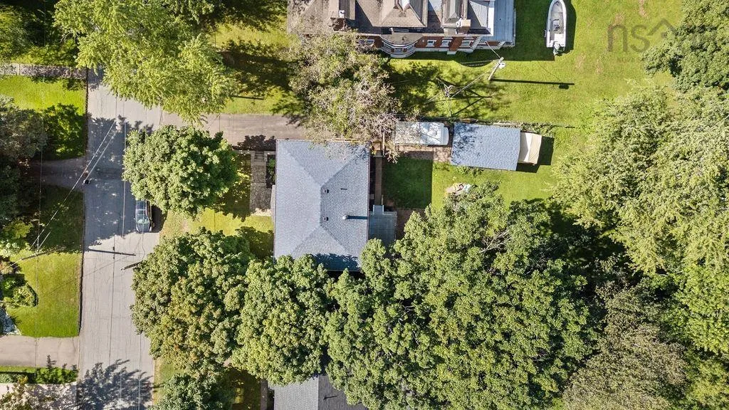 8 Regent Street, Amherst, NS B4H 4L2, 5 Bedrooms Bedrooms, ,3 BathroomsBathrooms,Residential,For Sale,Regent,202520047