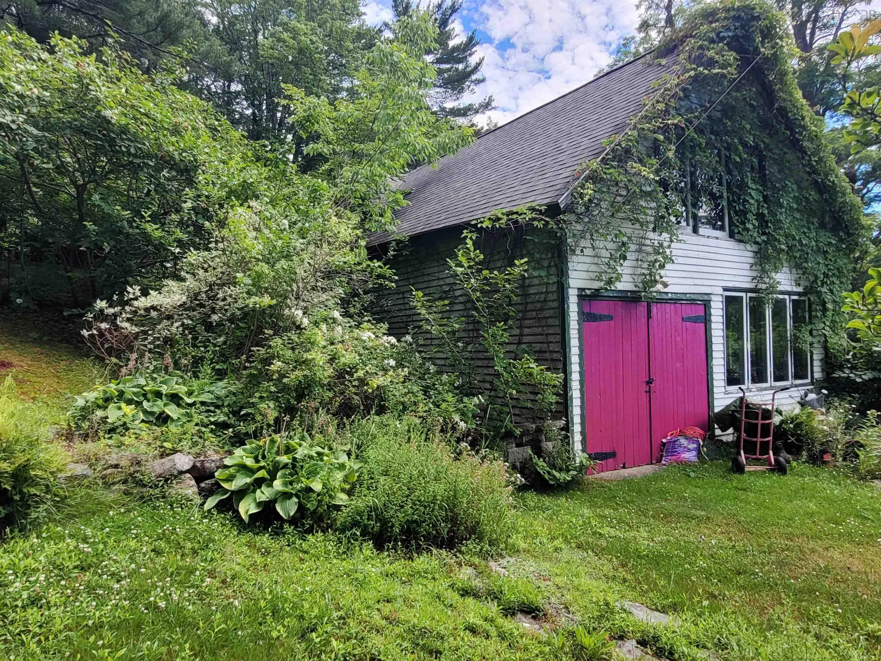 221 Highway 8, Milton, NS B0T 1P0, 5 Bedrooms Bedrooms, ,1 BathroomBathrooms,Residential,For Sale,Highway 8,202518234