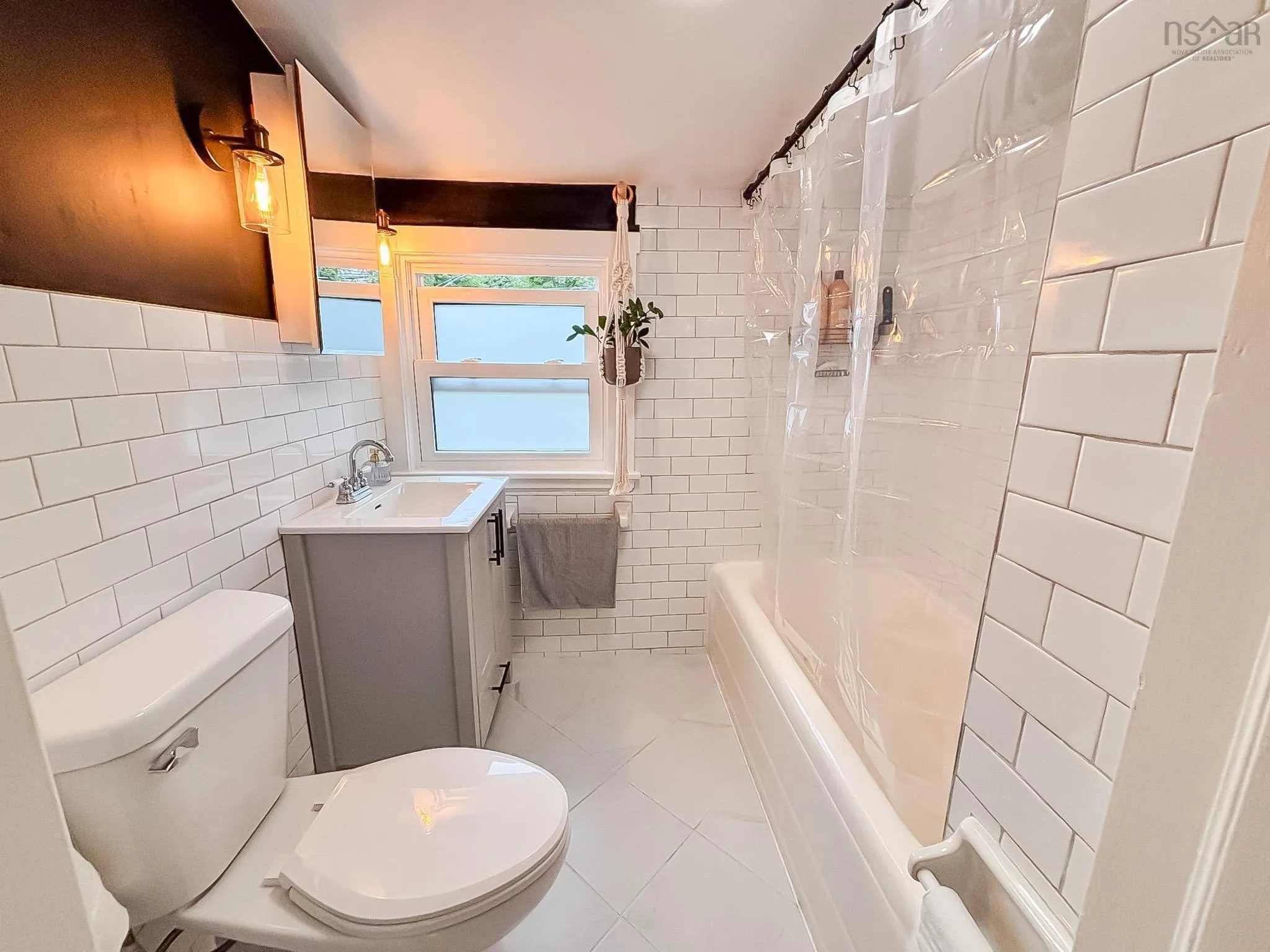 10 Dawson Street, Bridgewater, NS B4V 1S6, 2 Bedrooms Bedrooms, ,1 BathroomBathrooms,Residential,For Sale,Dawson,202521629