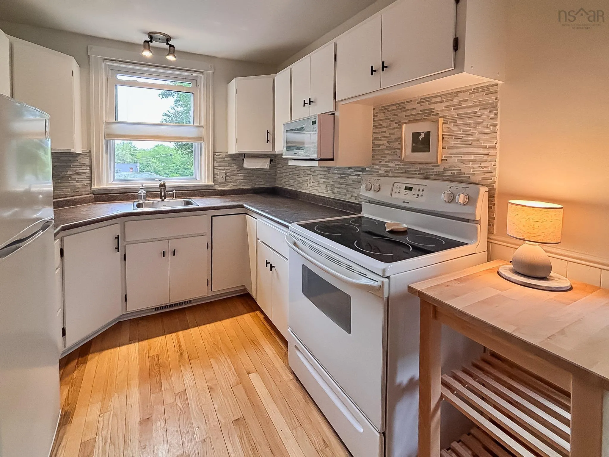 10 Dawson Street, Bridgewater, NS B4V 1S6, 2 Bedrooms Bedrooms, ,1 BathroomBathrooms,Residential,For Sale,Dawson,202521629