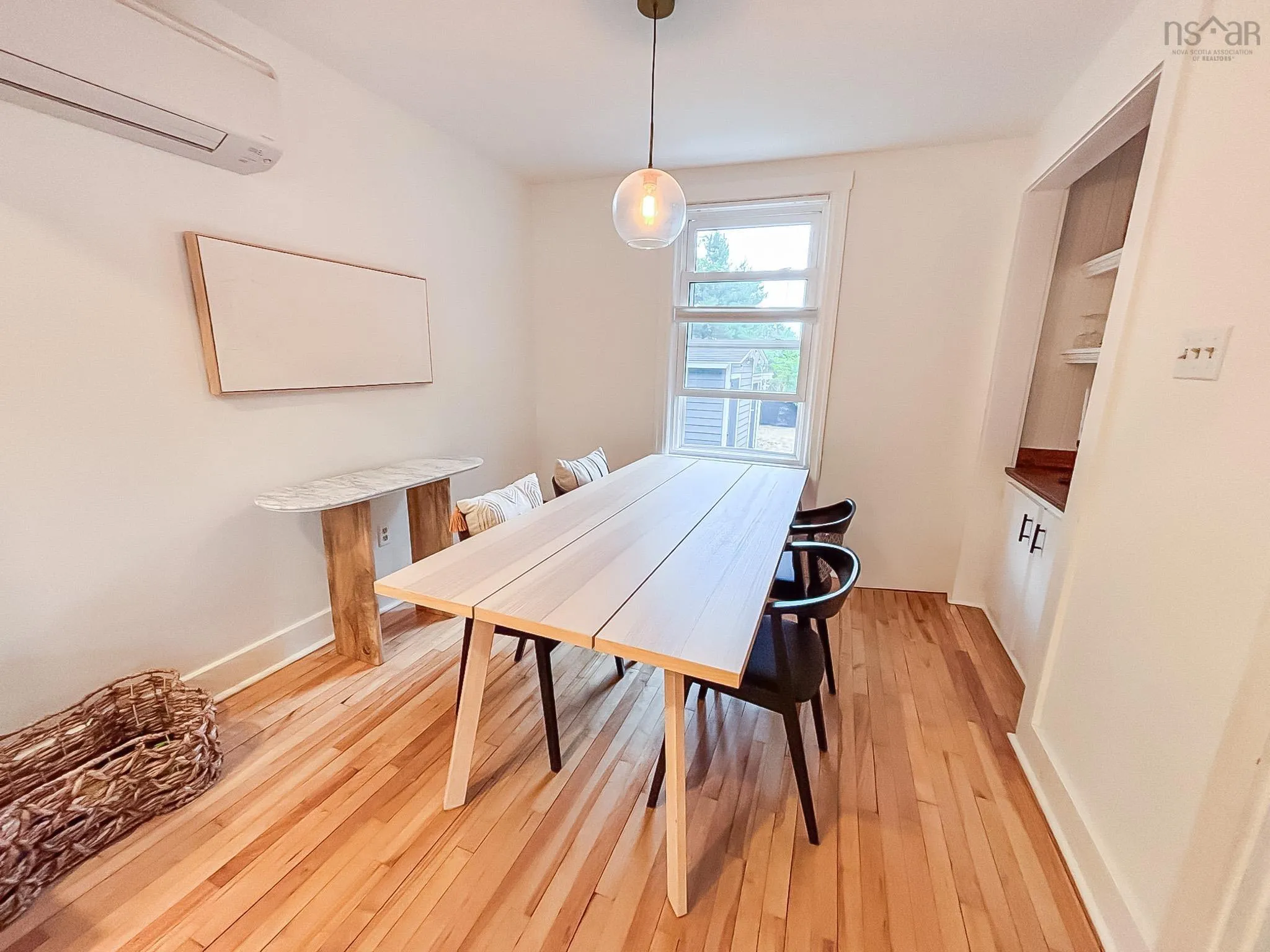 10 Dawson Street, Bridgewater, NS B4V 1S6, 2 Bedrooms Bedrooms, ,1 BathroomBathrooms,Residential,For Sale,Dawson,202521629