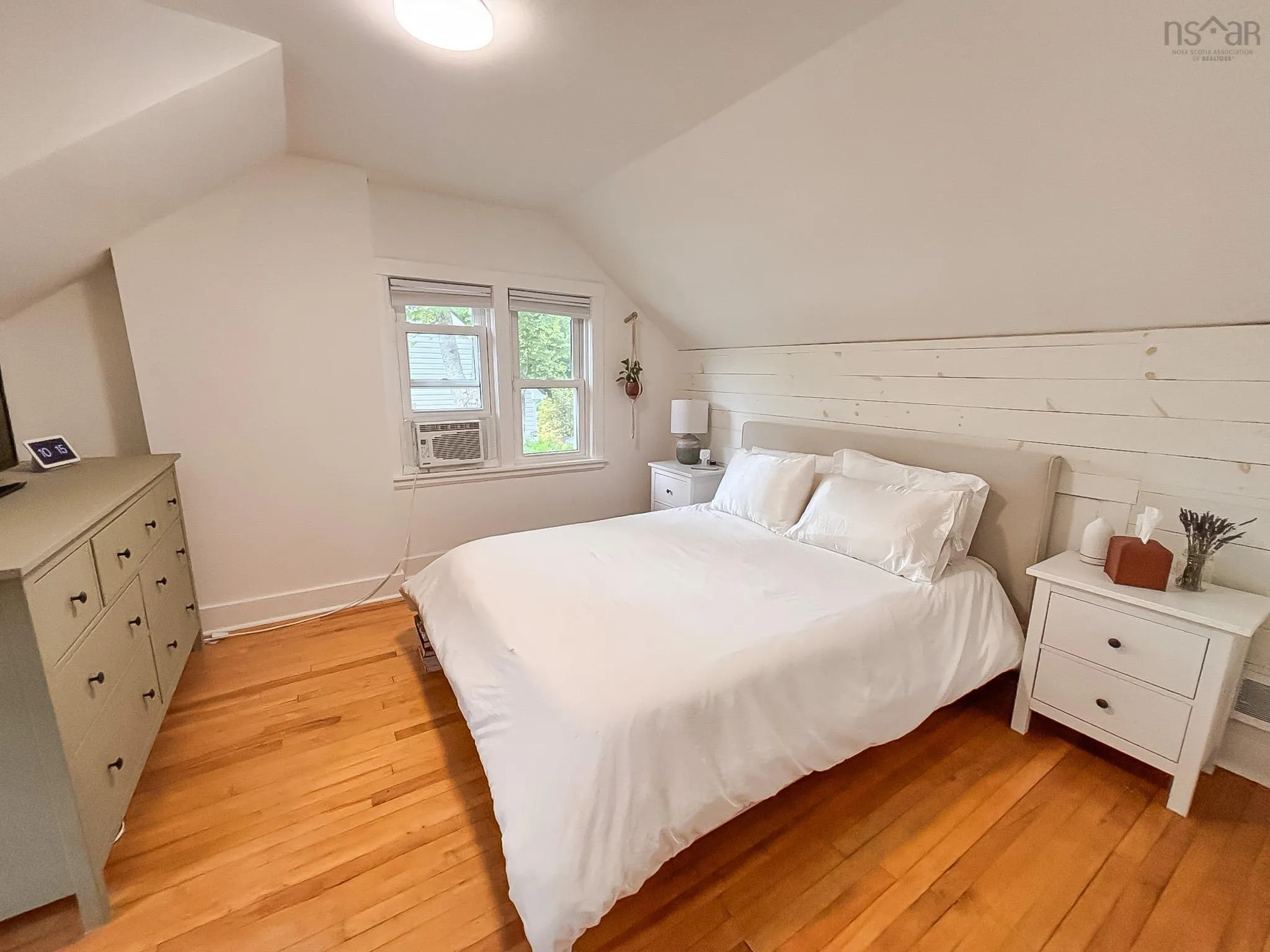 10 Dawson Street, Bridgewater, NS B4V 1S6, 2 Bedrooms Bedrooms, ,1 BathroomBathrooms,Residential,For Sale,Dawson,202521629