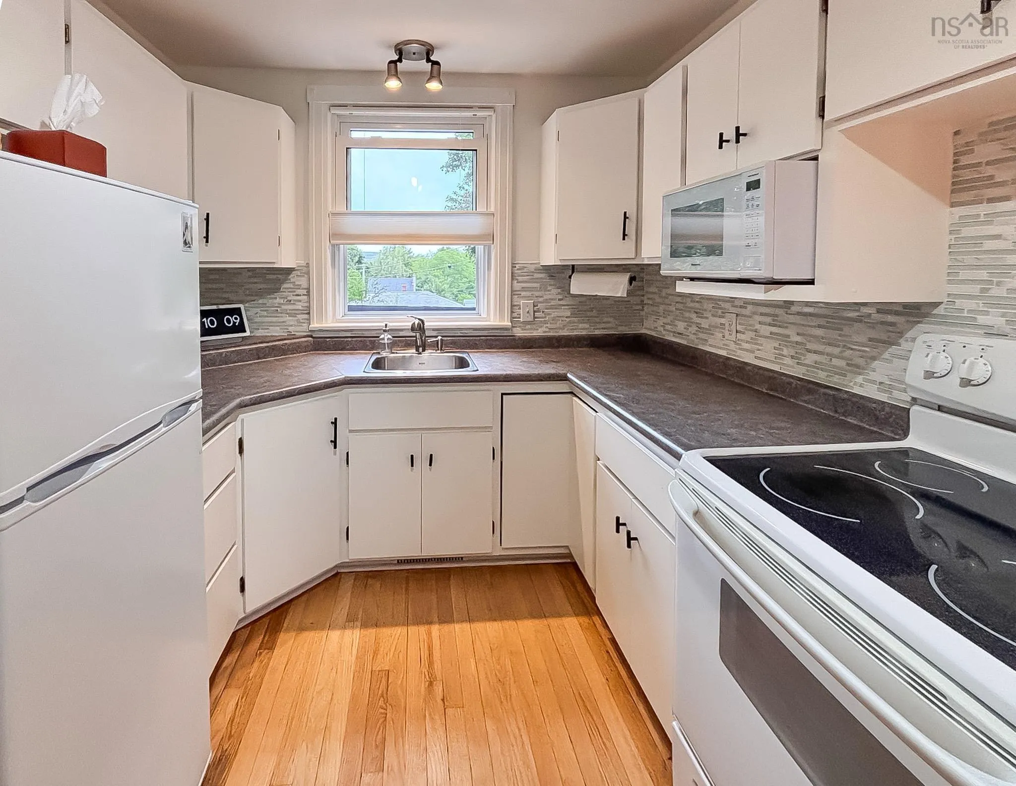 10 Dawson Street, Bridgewater, NS B4V 1S6, 2 Bedrooms Bedrooms, ,1 BathroomBathrooms,Residential,For Sale,Dawson,202521629