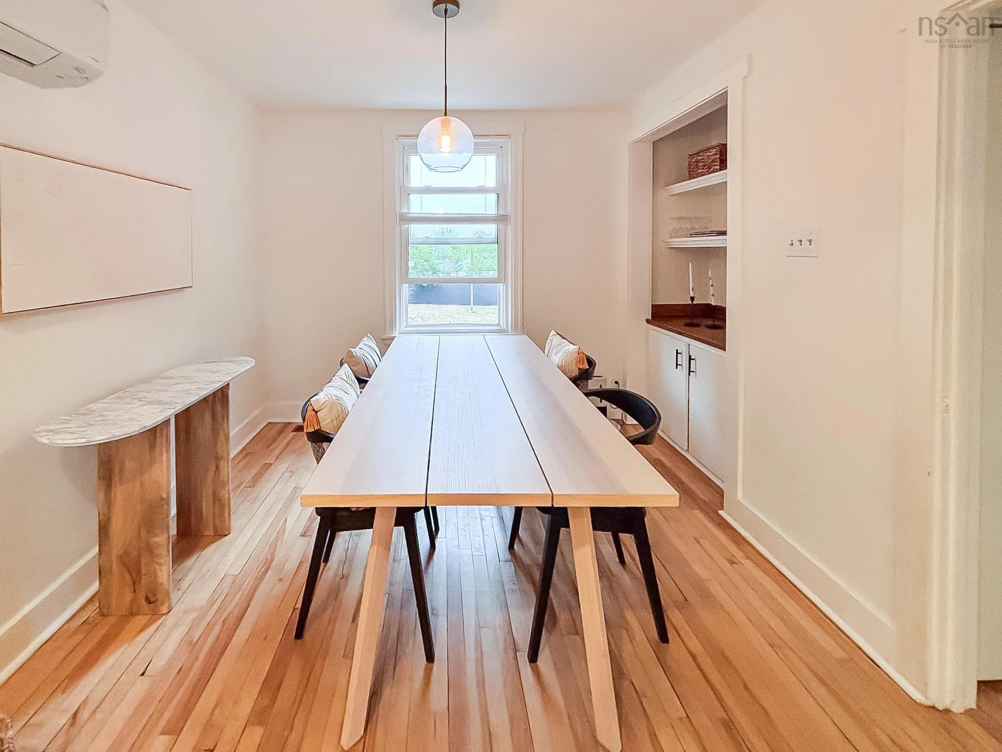 10 Dawson Street, Bridgewater, NS B4V 1S6, 2 Bedrooms Bedrooms, ,1 BathroomBathrooms,Residential,For Sale,Dawson,202521629