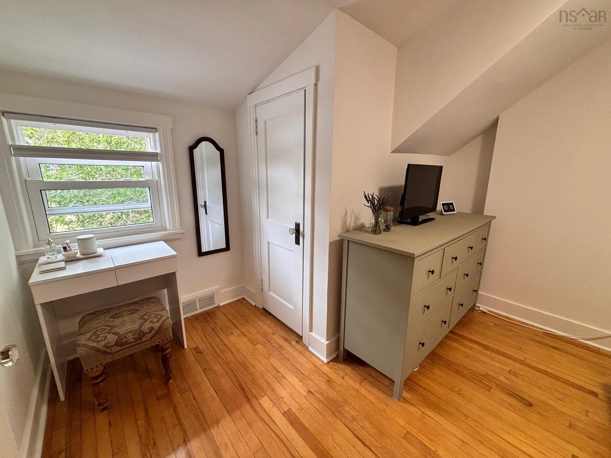 10 Dawson Street, Bridgewater, NS B4V 1S6, 2 Bedrooms Bedrooms, ,1 BathroomBathrooms,Residential,For Sale,Dawson,202521629