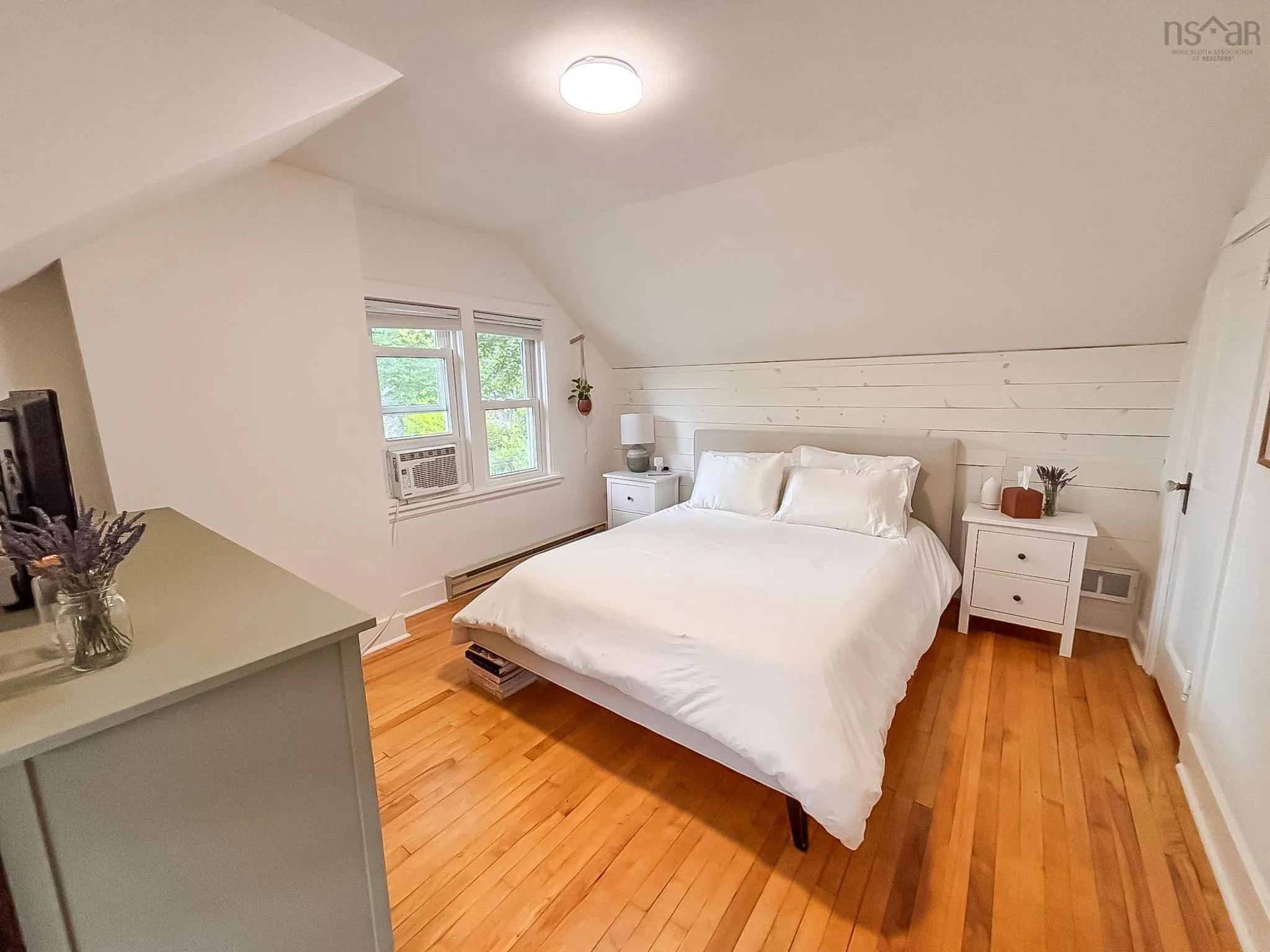 10 Dawson Street, Bridgewater, NS B4V 1S6, 2 Bedrooms Bedrooms, ,1 BathroomBathrooms,Residential,For Sale,Dawson,202521629