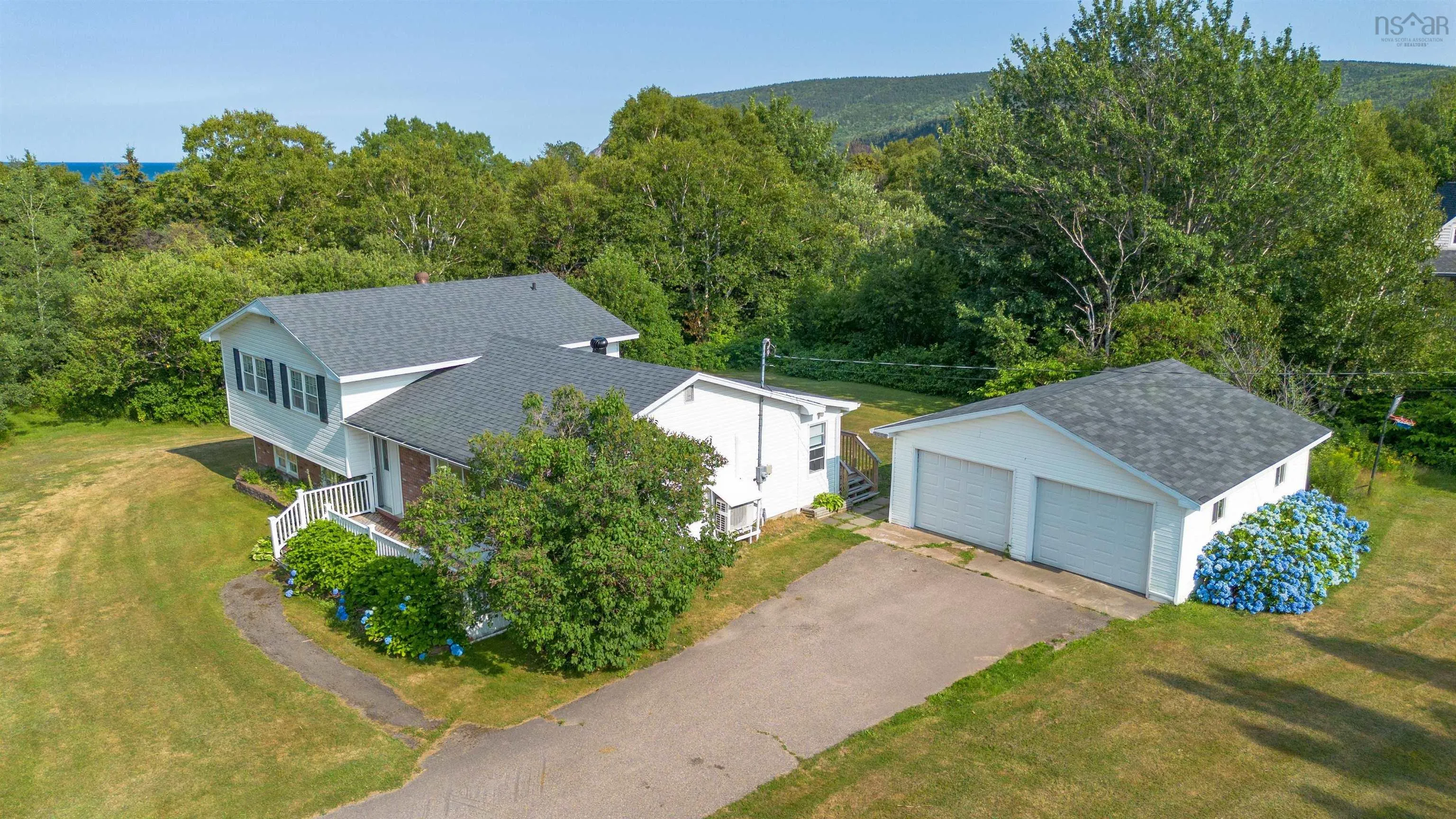 108 Beach Crossing Road, Ingonish Beach, NS B0C 1K0, 3 Bedrooms Bedrooms, ,2 BathroomsBathrooms,Residential,For Sale,Beach Crossing,202519067