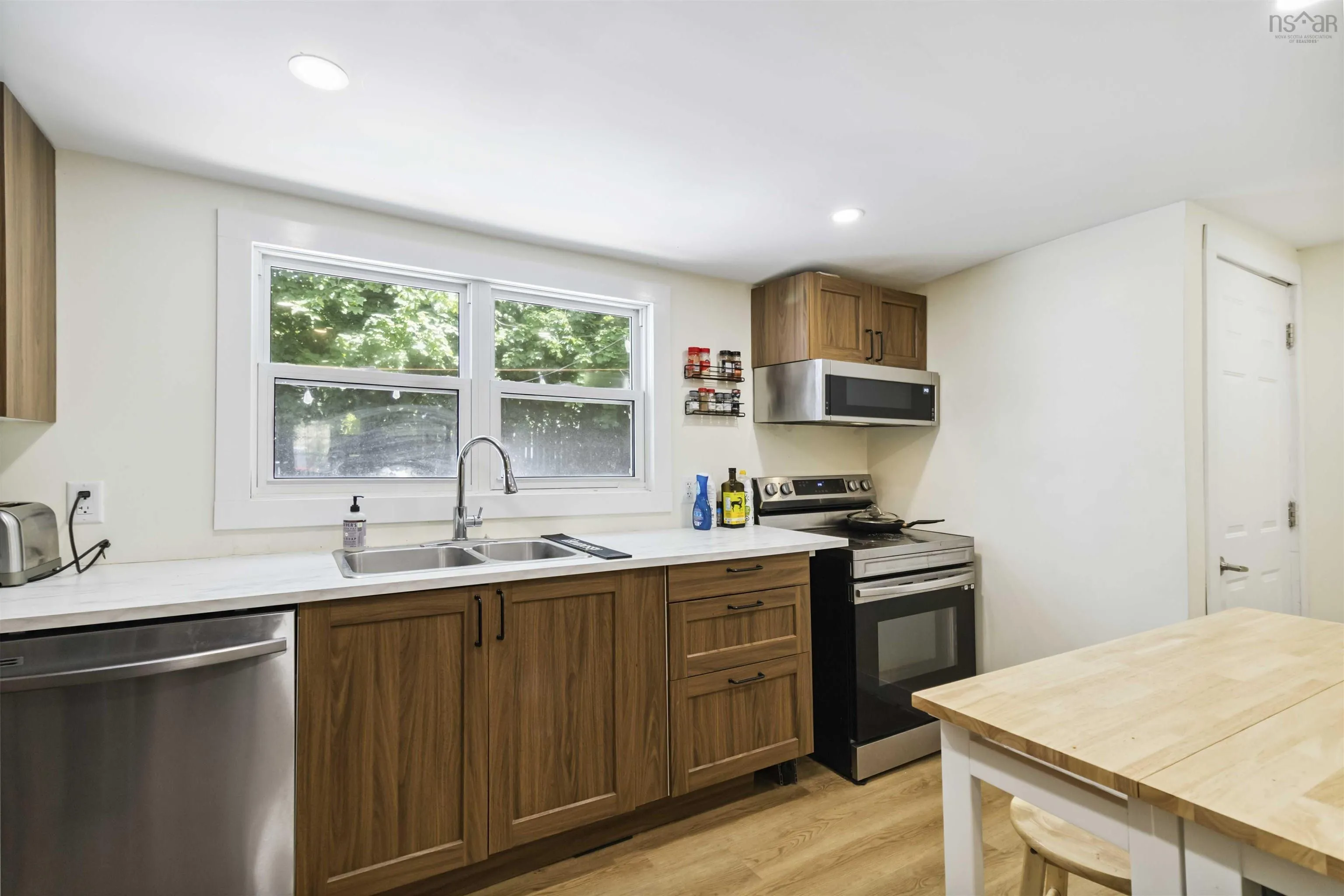 2097 2099 2099a Oxford Street, Halifax, NS B3L 2T3, 10 Bedrooms Bedrooms, ,Residential Income,For Sale,Oxford,202524475