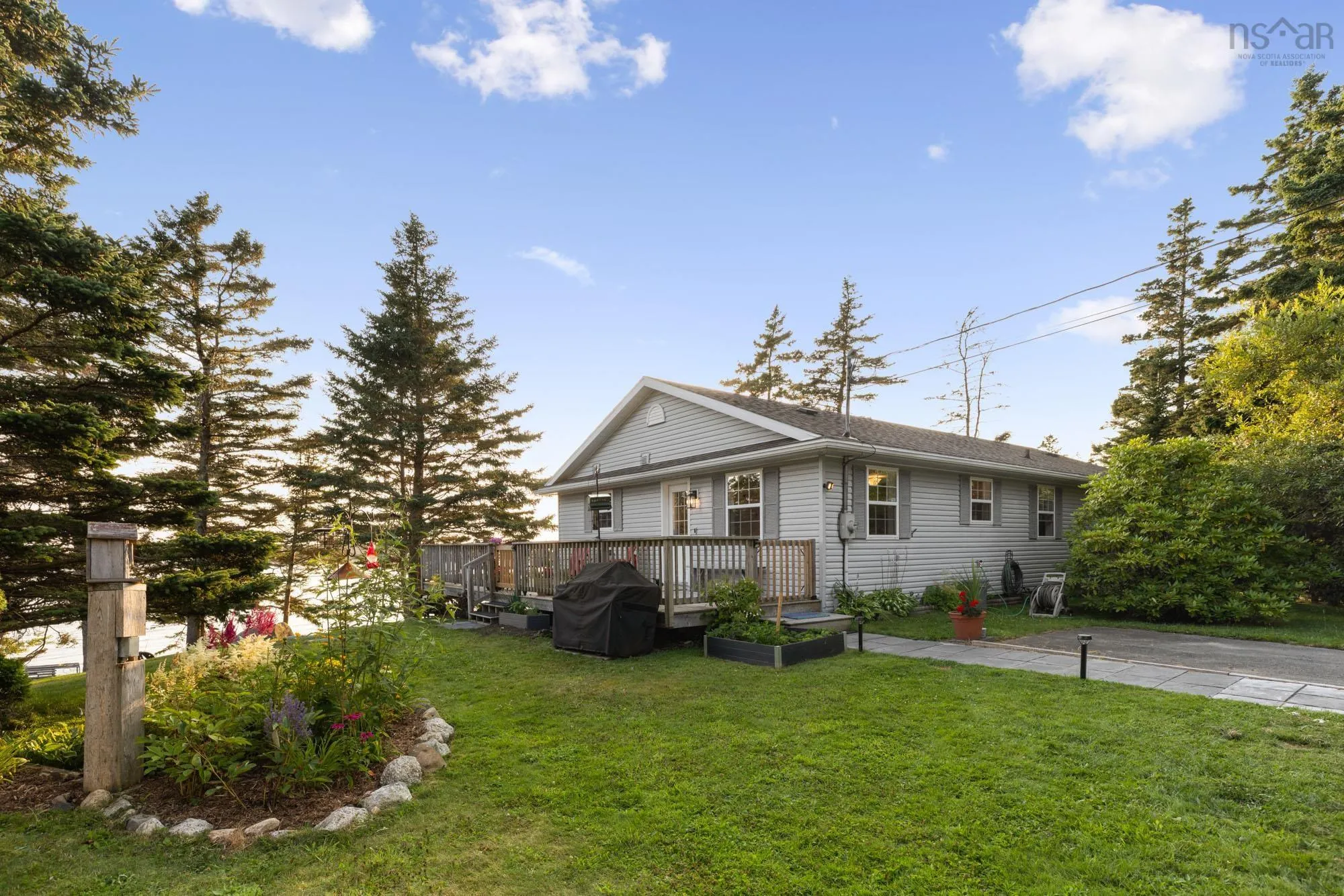 8748 Peggys Cove Road, Indian Harbour, NS B3Z 3P3, 2 Bedrooms Bedrooms, ,2 BathroomsBathrooms,Residential,For Sale,Peggys Cove,202520536