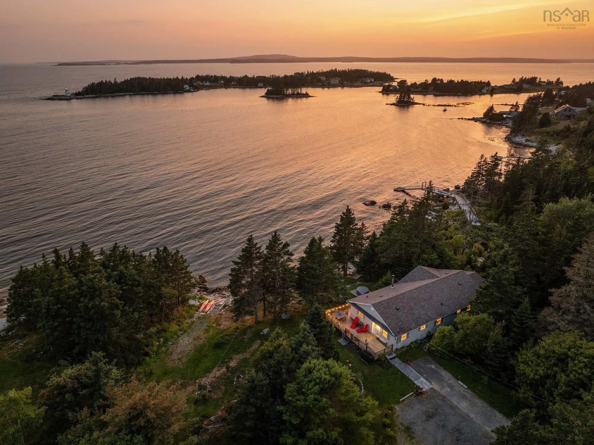 8748 Peggys Cove Road, Indian Harbour, NS B3Z 3P3, 2 Bedrooms Bedrooms, ,2 BathroomsBathrooms,Residential,For Sale,Peggys Cove,202520536