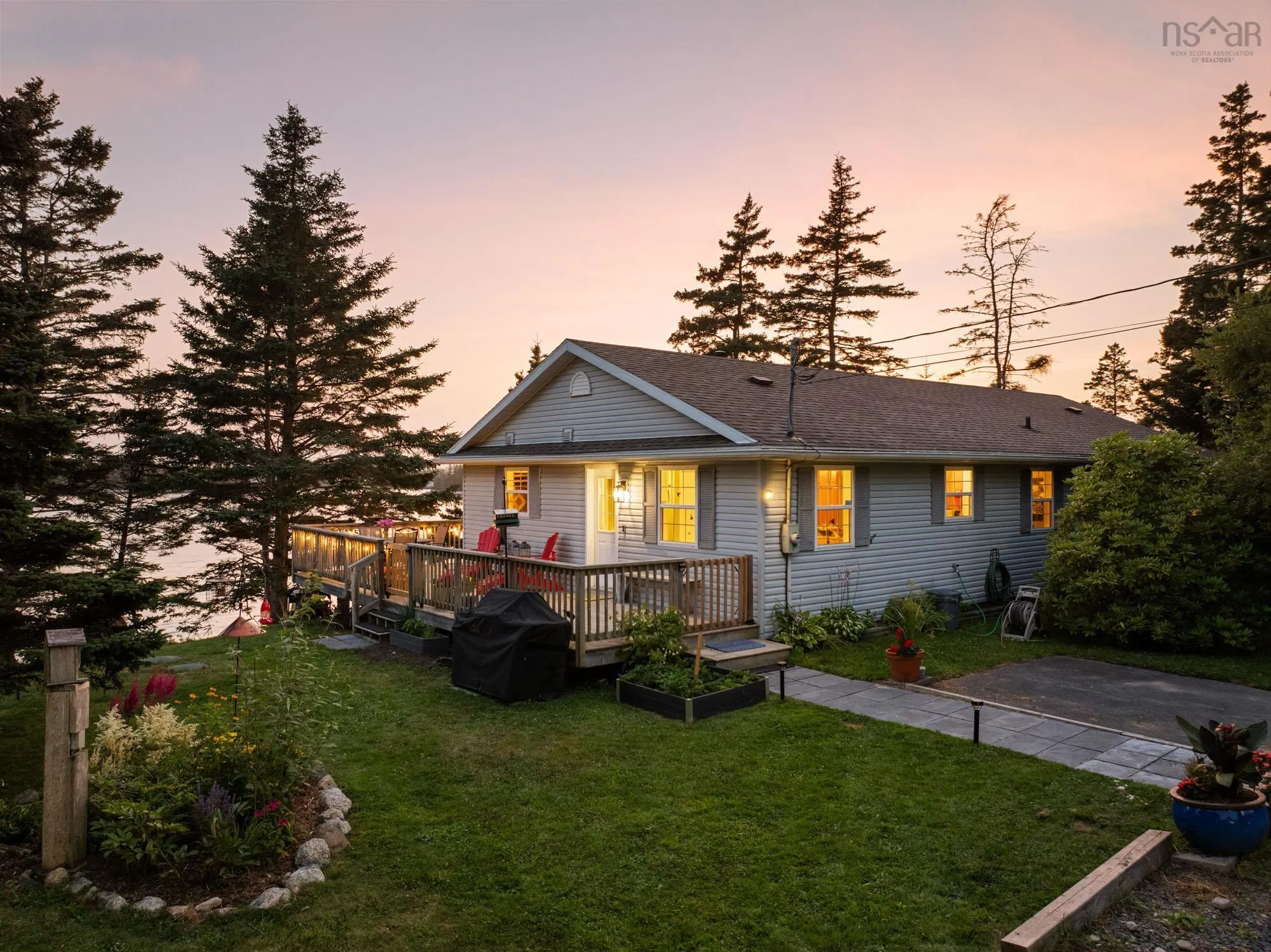 8748 Peggys Cove Road, Indian Harbour, NS B3Z 3P3, 2 Bedrooms Bedrooms, ,2 BathroomsBathrooms,Residential,For Sale,Peggys Cove,202520536