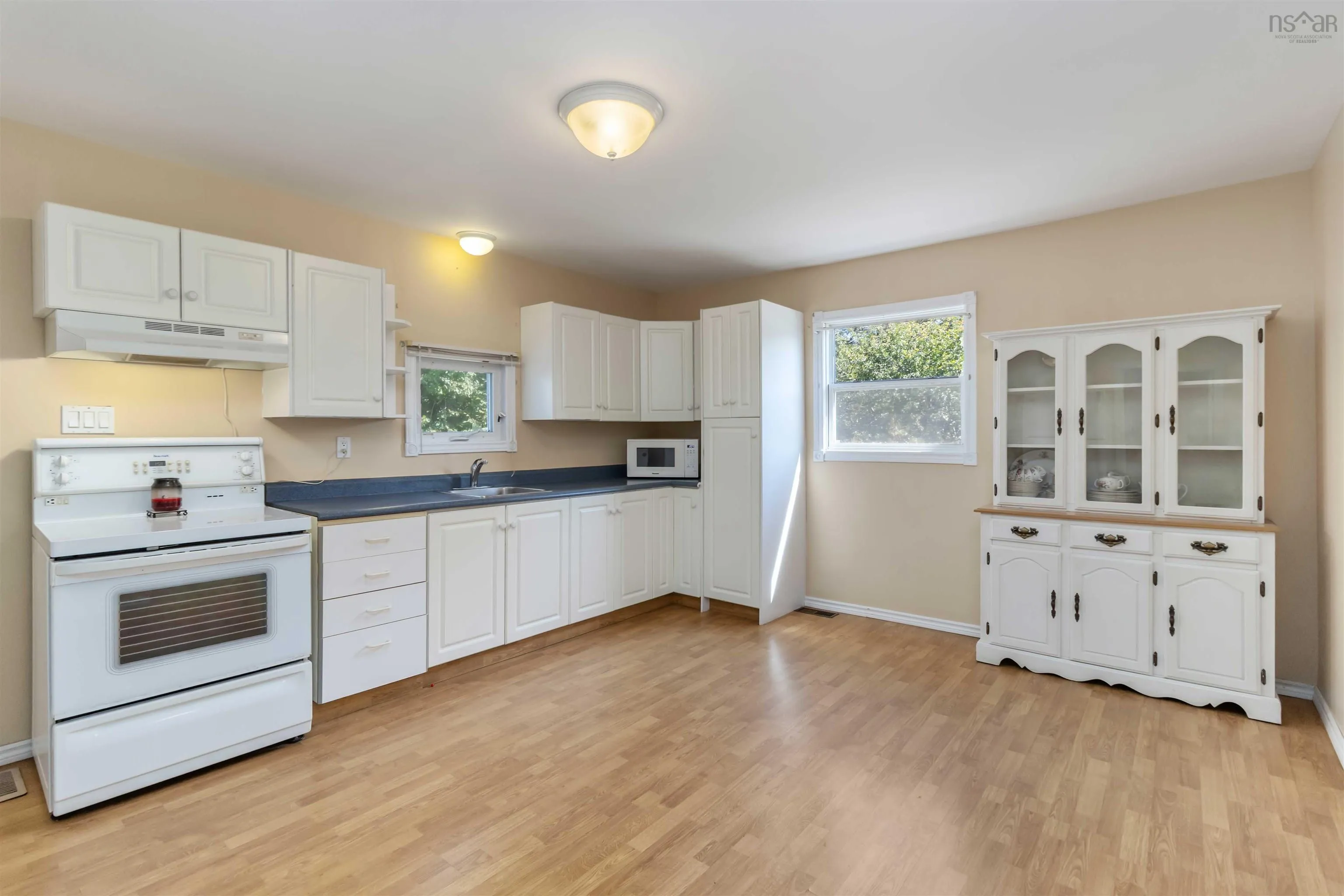 688 Cow Bay Road, Eastern Passage, NS B3G 1J7, 4 Bedrooms Bedrooms, ,2 BathroomsBathrooms,Residential,For Sale,Cow Bay,202523643