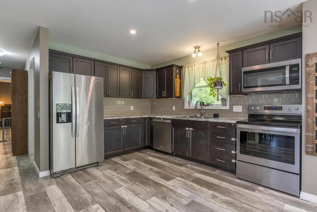 1631 Beaver Bank Road, Beaver Bank, NS B4G 1C5, 3 Bedrooms Bedrooms, ,2 BathroomsBathrooms,Residential,For Sale,Beaver Bank,202522589