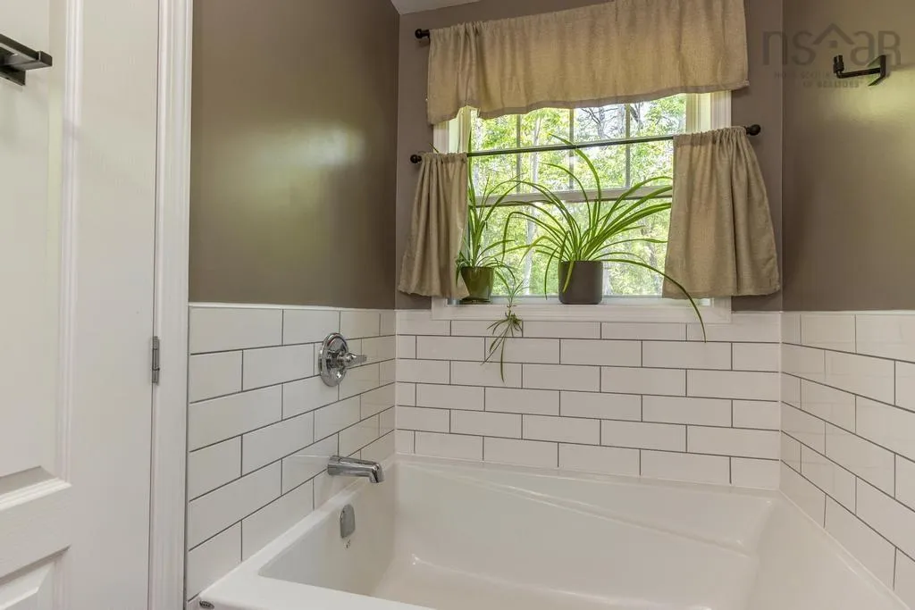 1631 Beaver Bank Road, Beaver Bank, NS B4G 1C5, 3 Bedrooms Bedrooms, ,2 BathroomsBathrooms,Residential,For Sale,Beaver Bank,202522589