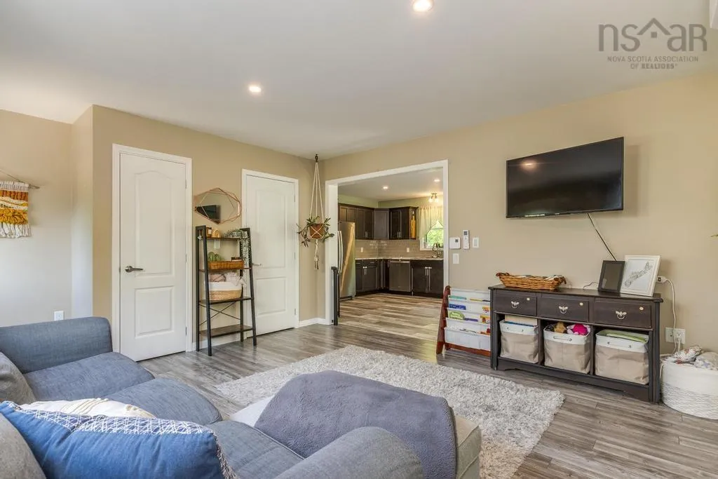 1631 Beaver Bank Road, Beaver Bank, NS B4G 1C5, 3 Bedrooms Bedrooms, ,2 BathroomsBathrooms,Residential,For Sale,Beaver Bank,202522589