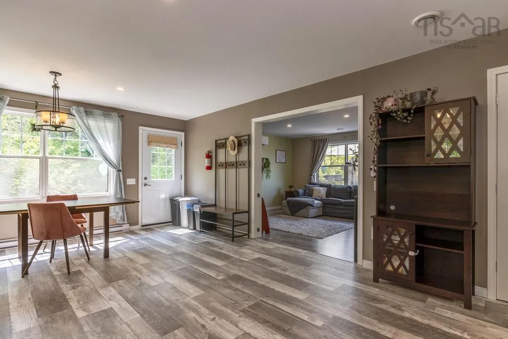 1631 Beaver Bank Road, Beaver Bank, NS B4G 1C5, 3 Bedrooms Bedrooms, ,2 BathroomsBathrooms,Residential,For Sale,Beaver Bank,202522589