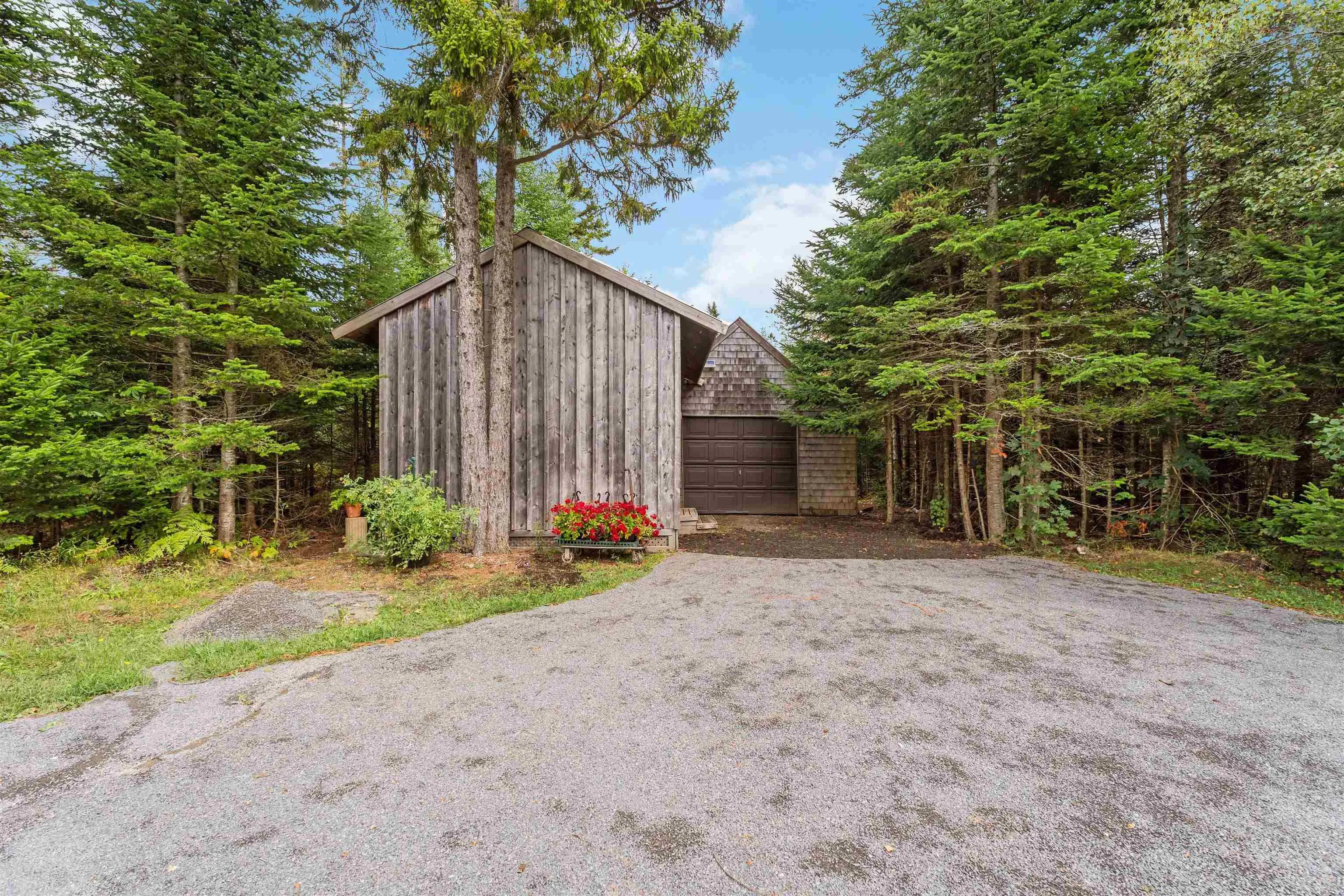 708 Newtonville Road, Forest Hill, NS B4P 2R1, 4 Bedrooms Bedrooms, ,2 BathroomsBathrooms,Residential,For Sale,Newtonville,202522940
