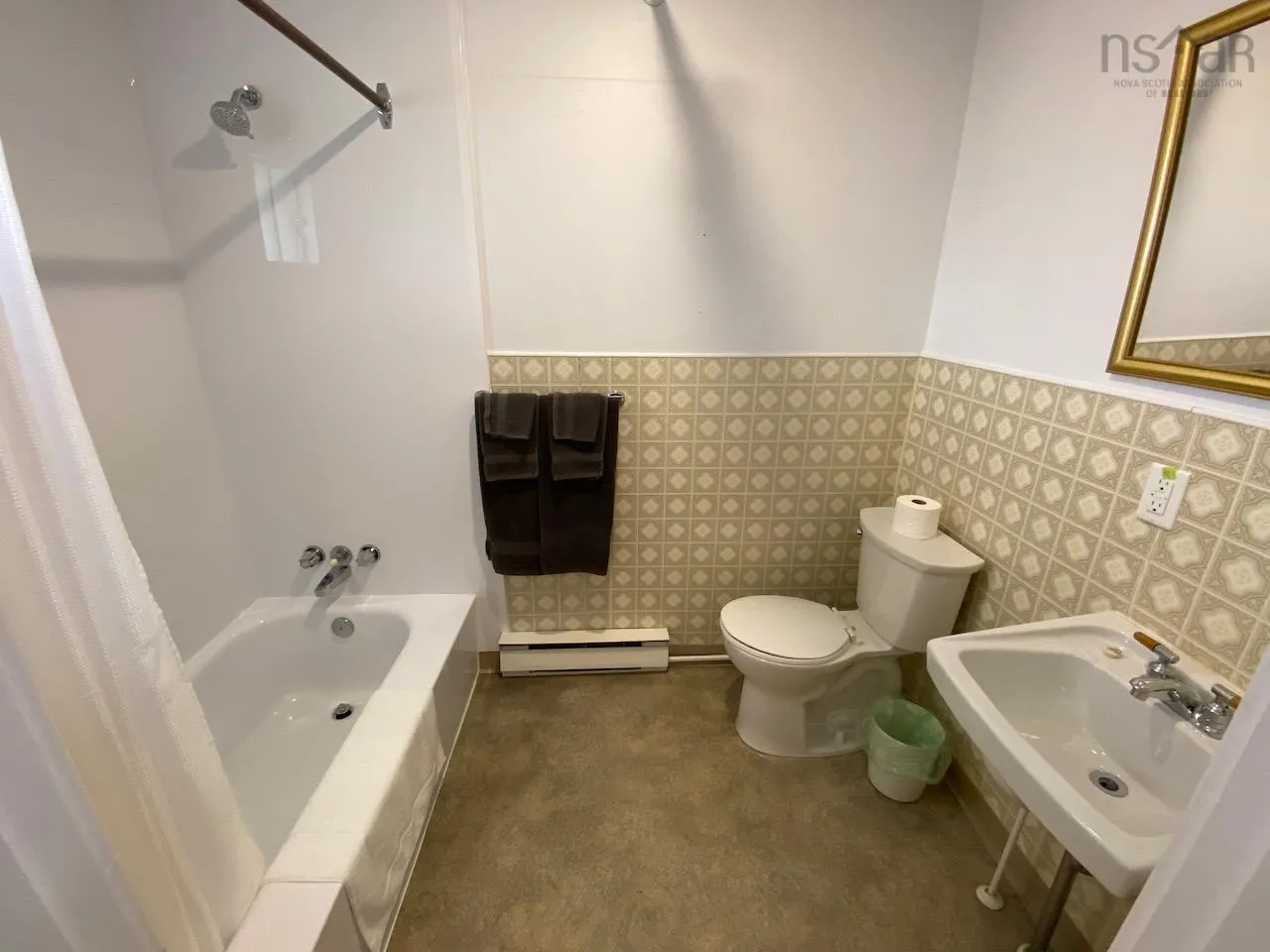13 Parade Street, Yarmouth, NS B5A 3A5, 31 Bedrooms Bedrooms, ,Residential Income,For Sale,Parade,202512778