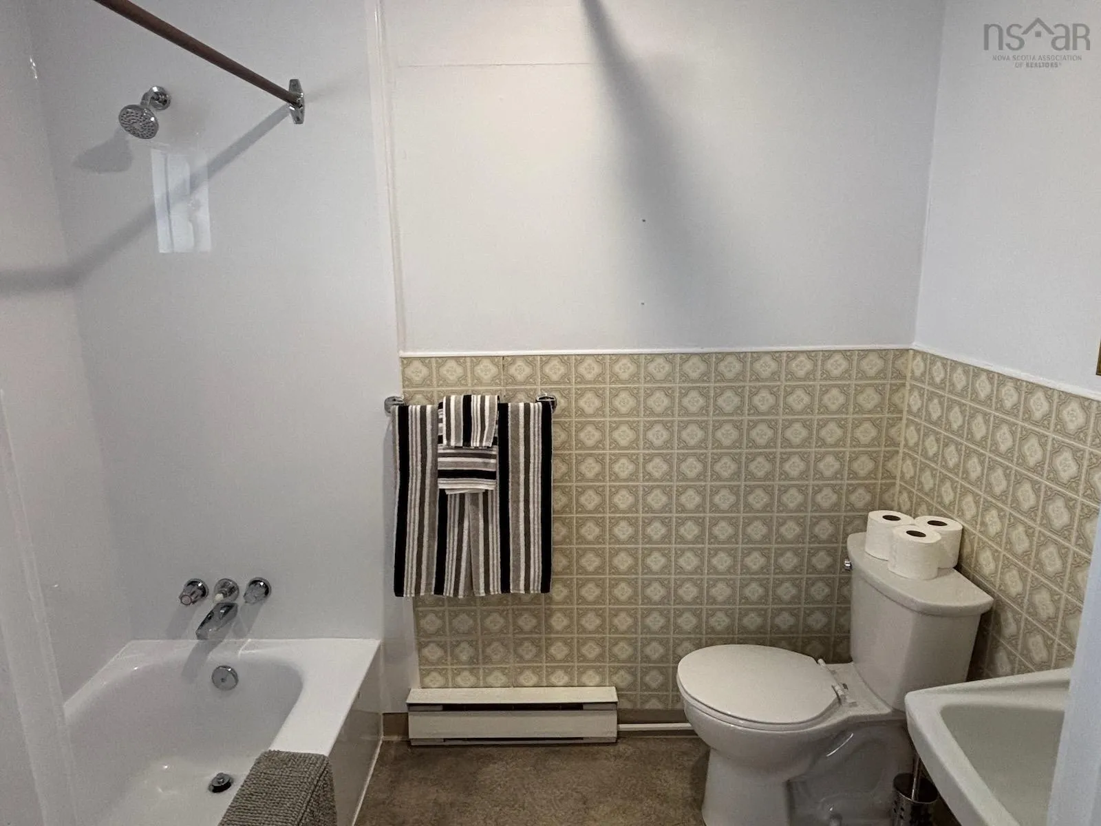 13 Parade Street, Yarmouth, NS B5A 3A5, 31 Bedrooms Bedrooms, ,Residential Income,For Sale,Parade,202512778