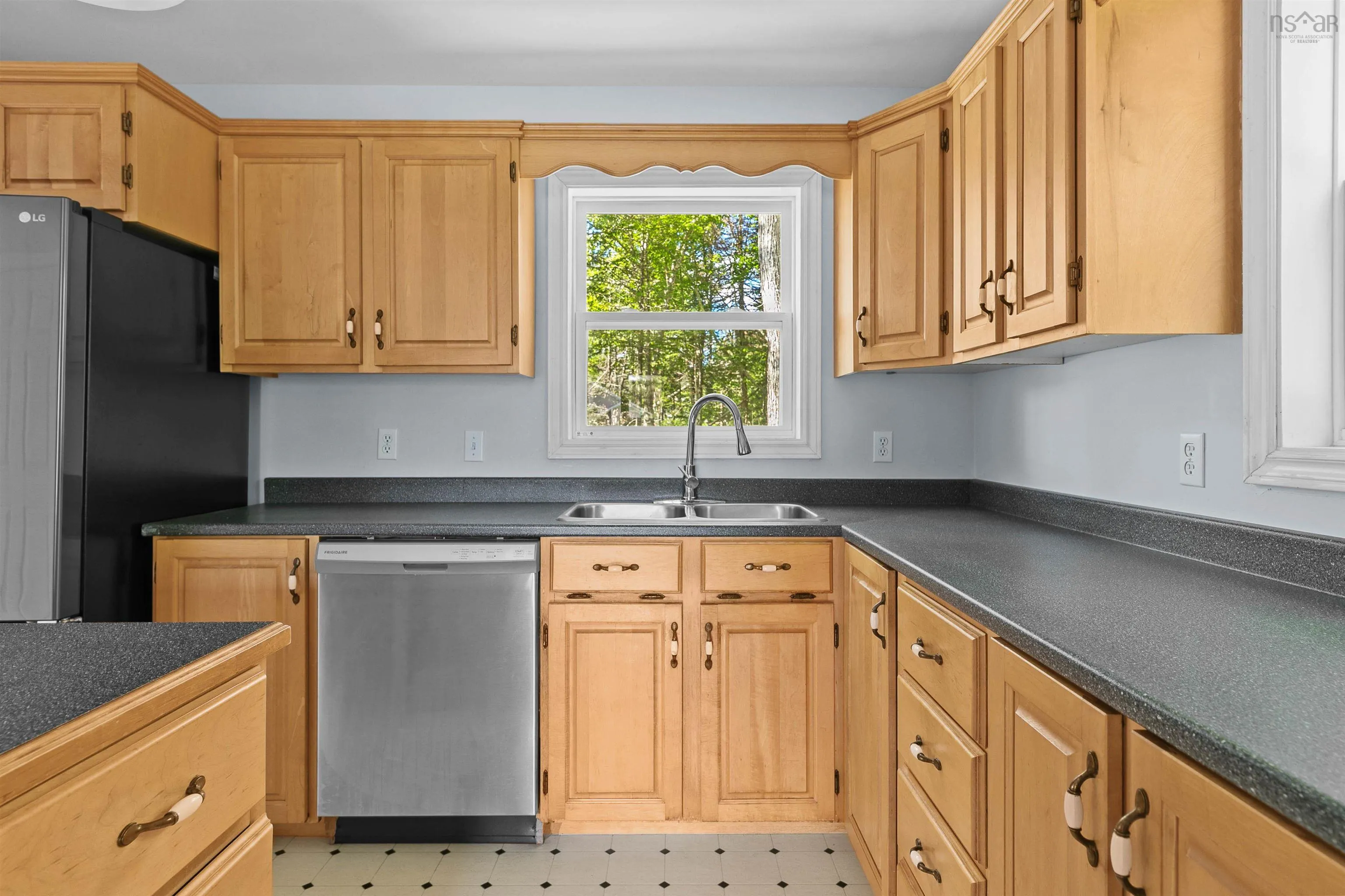 2 Vrege, Hammonds Plains, NS B4B 1K2, 3 Bedrooms Bedrooms, ,3 BathroomsBathrooms,Residential,For Sale,Vrege,202523634