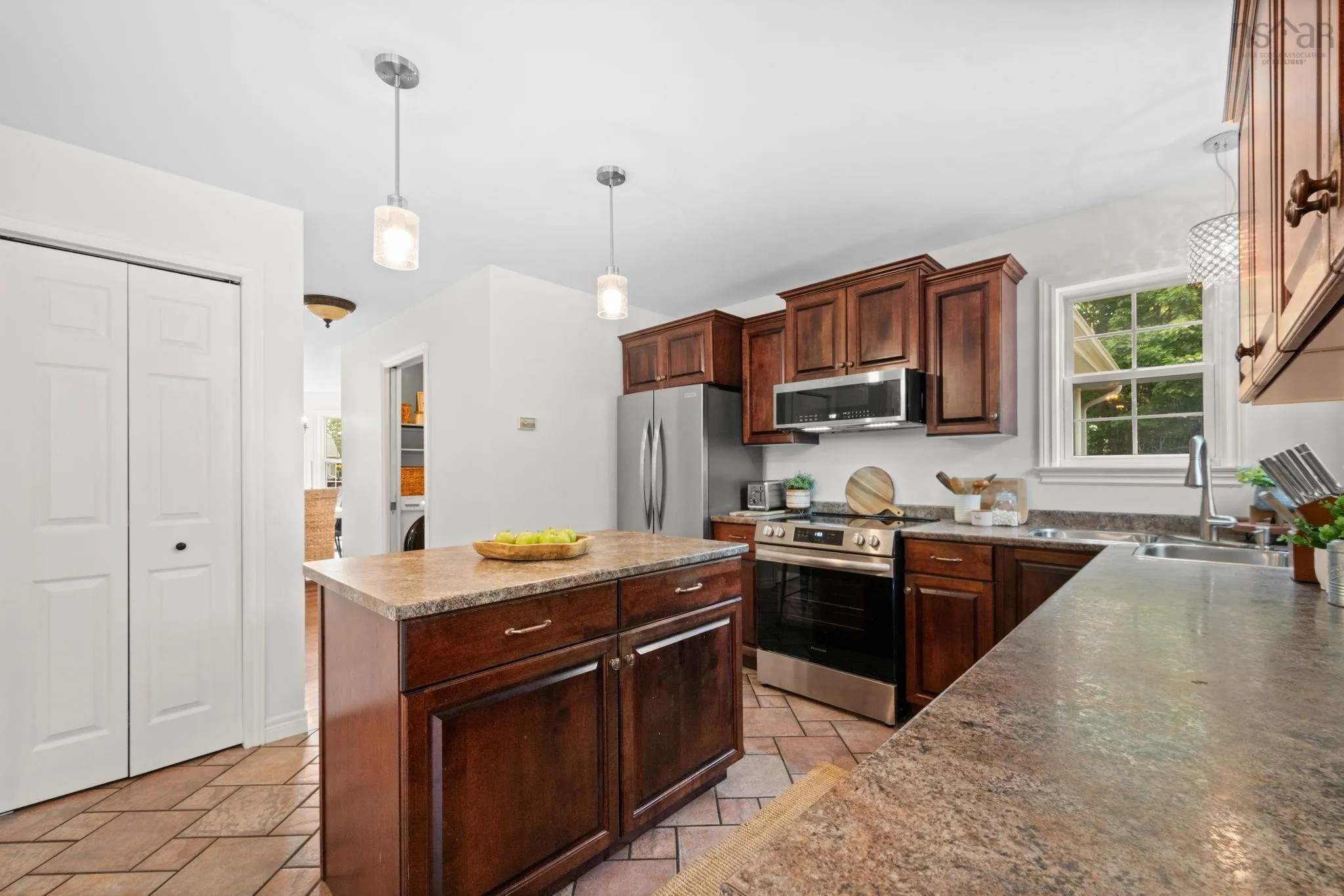2321 Loretta Avenue, Coldbrook, NS B4R 1A7, 5 Bedrooms Bedrooms, ,3 BathroomsBathrooms,Residential,For Sale,Loretta,202520308