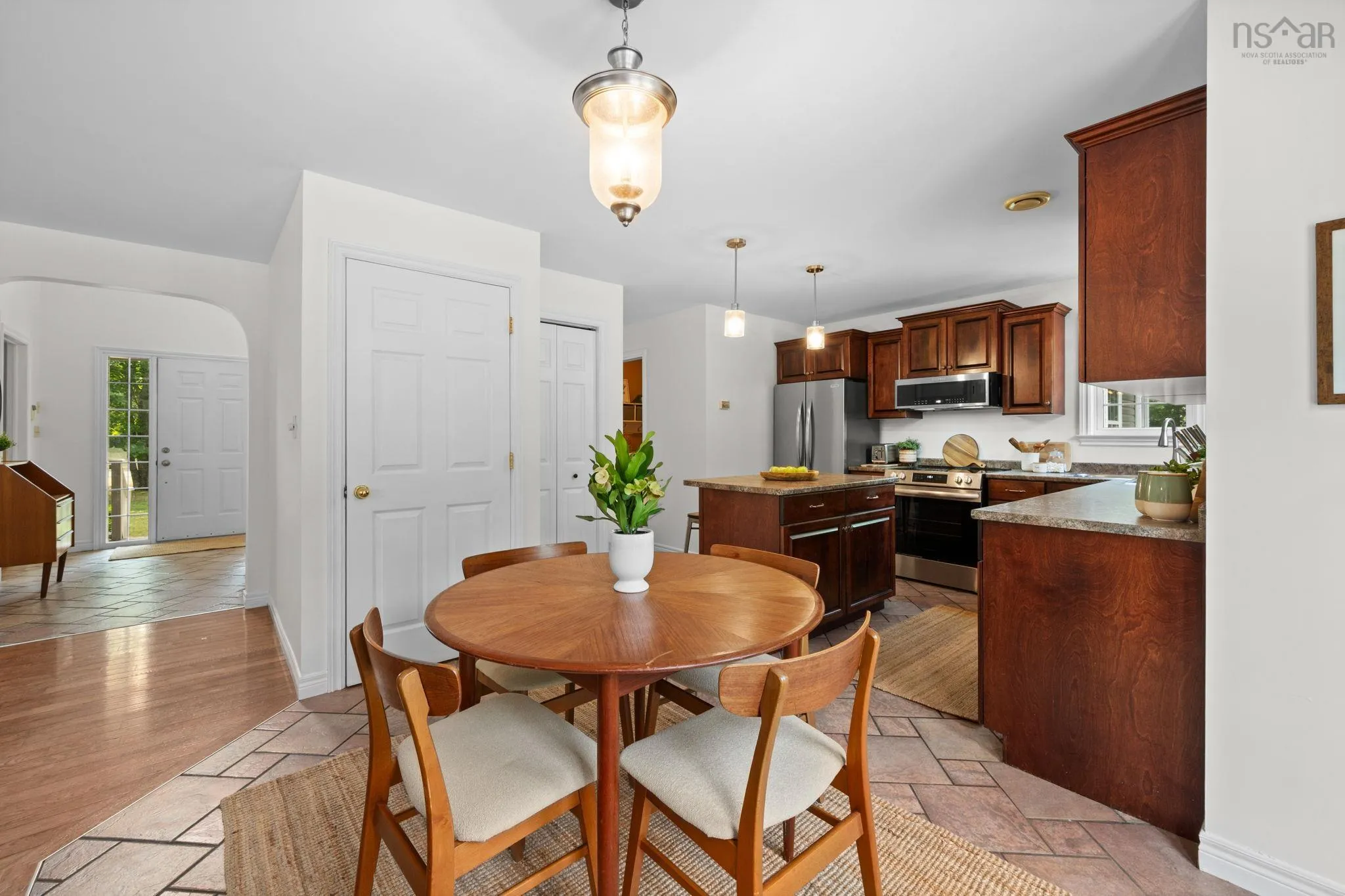 2321 Loretta Avenue, Coldbrook, NS B4R 1A7, 5 Bedrooms Bedrooms, ,3 BathroomsBathrooms,Residential,For Sale,Loretta,202520308