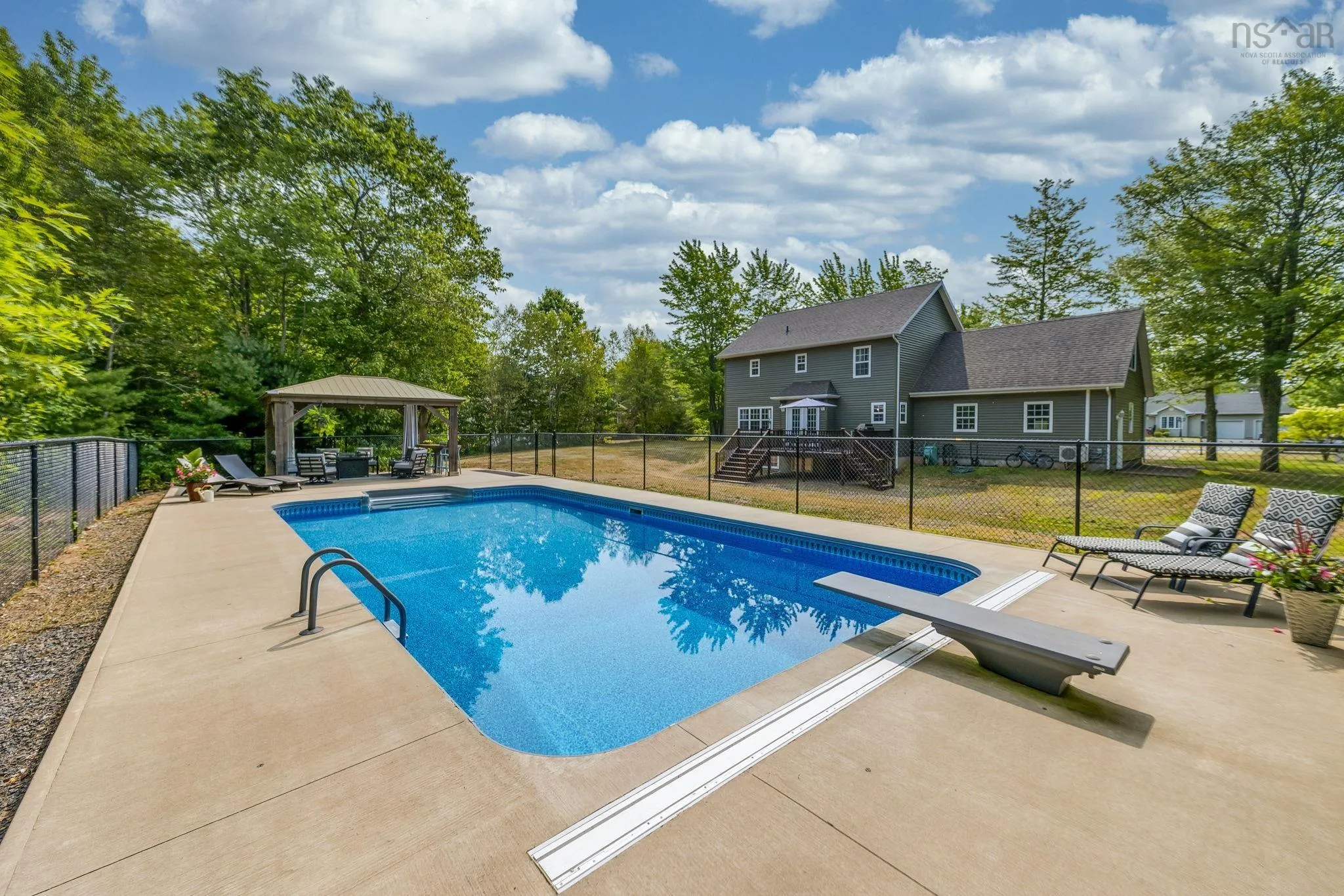 2321 Loretta Avenue, Coldbrook, NS B4R 1A7, 5 Bedrooms Bedrooms, ,3 BathroomsBathrooms,Residential,For Sale,Loretta,202520308