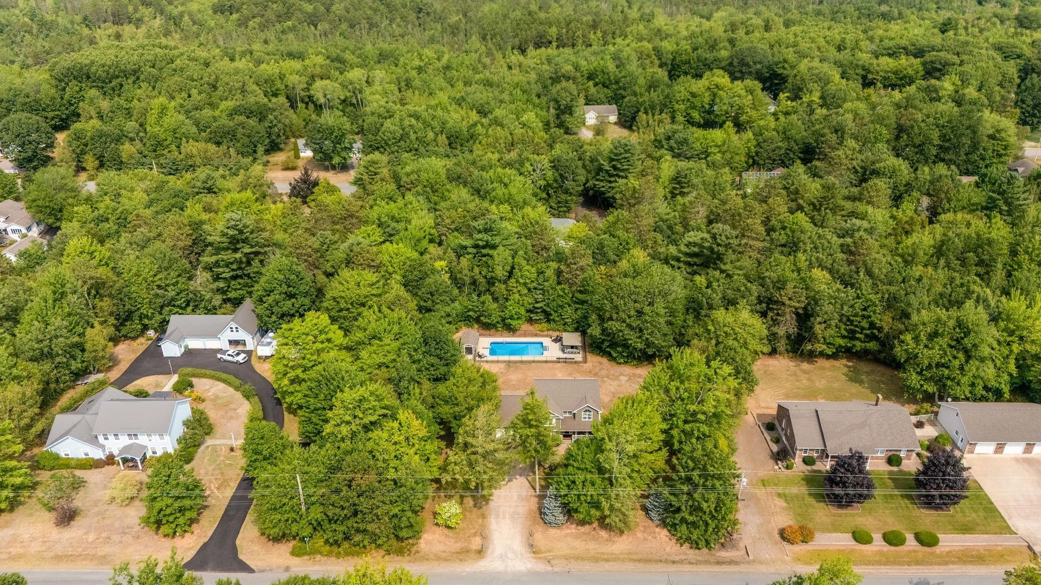 2321 Loretta Avenue, Coldbrook, NS B4R 1A7, 5 Bedrooms Bedrooms, ,3 BathroomsBathrooms,Residential,For Sale,Loretta,202520308