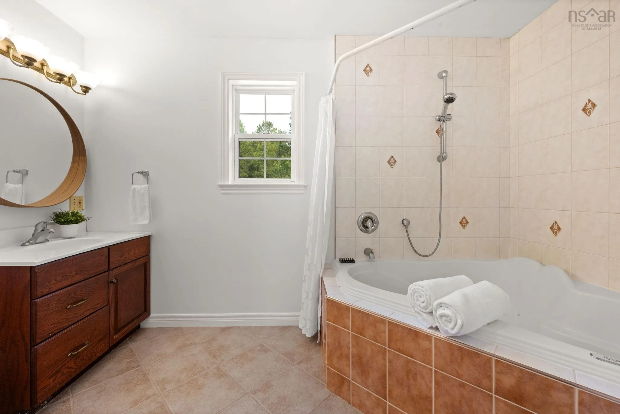 2321 Loretta Avenue, Coldbrook, NS B4R 1A7, 5 Bedrooms Bedrooms, ,3 BathroomsBathrooms,Residential,For Sale,Loretta,202520308