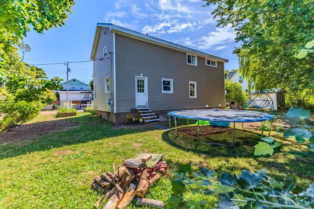 33 Victoria Street, Pugwash, NS B0K 1L0, 5 Bedrooms Bedrooms, ,2 BathroomsBathrooms,Residential,For Sale,Victoria,202521233