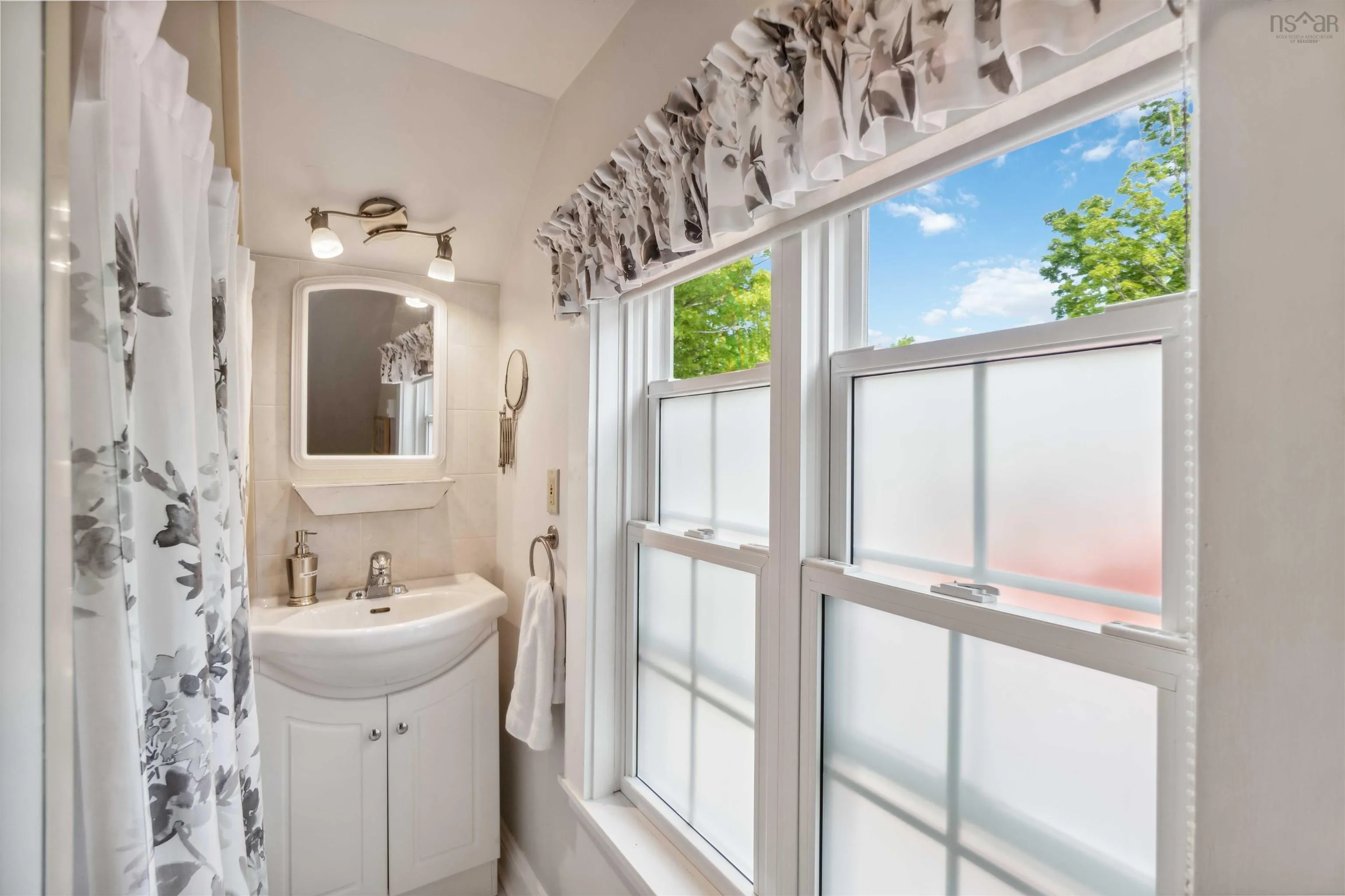 9757 Main Street, Canning Ns B0p 1h0, 8 Bedrooms Bedrooms, ,8 BathroomsBathrooms,Residential,For Sale,Main,202412502