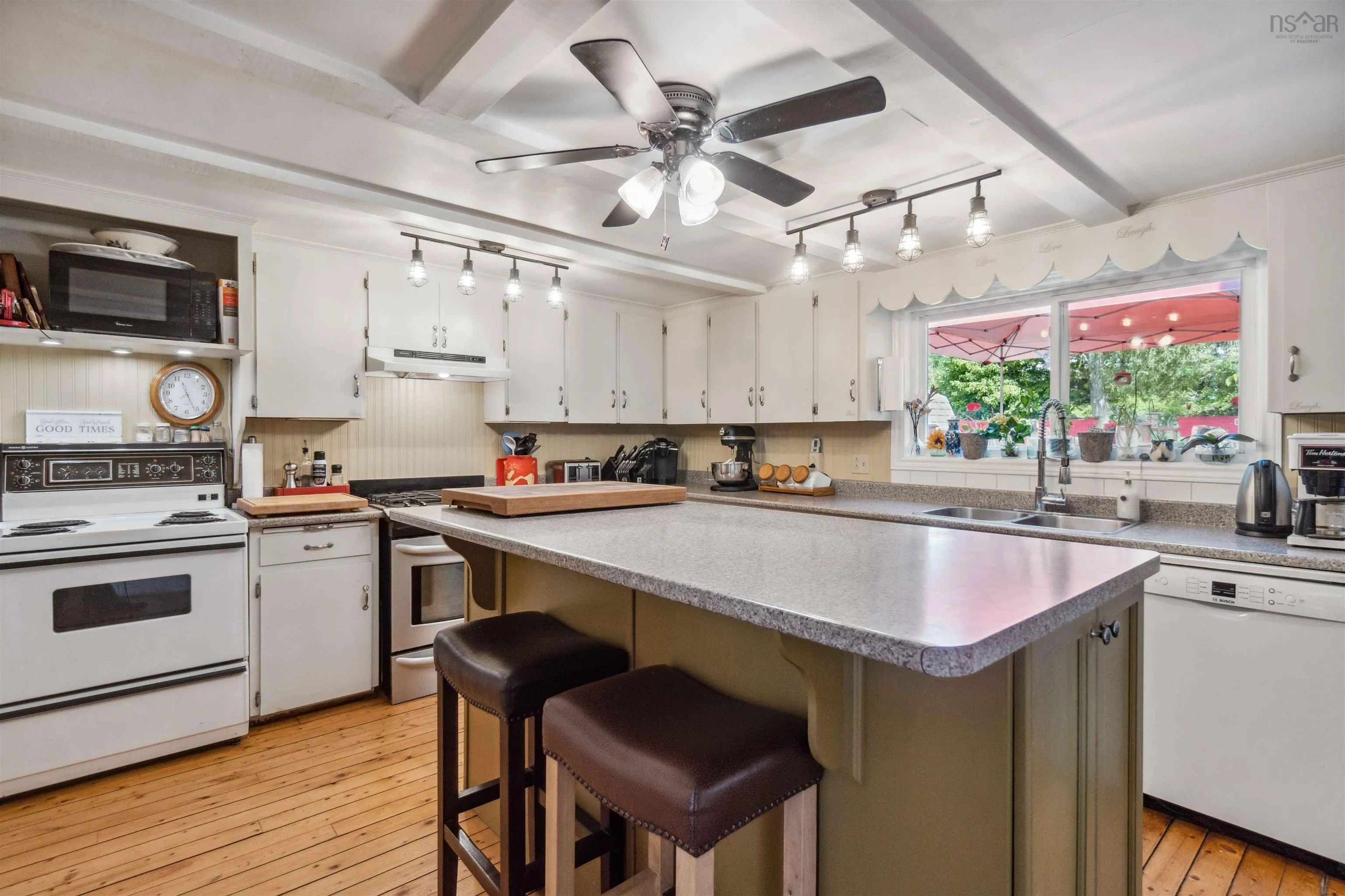 9757 Main Street, Canning Ns B0p 1h0, 8 Bedrooms Bedrooms, ,8 BathroomsBathrooms,Residential,For Sale,Main,202412502