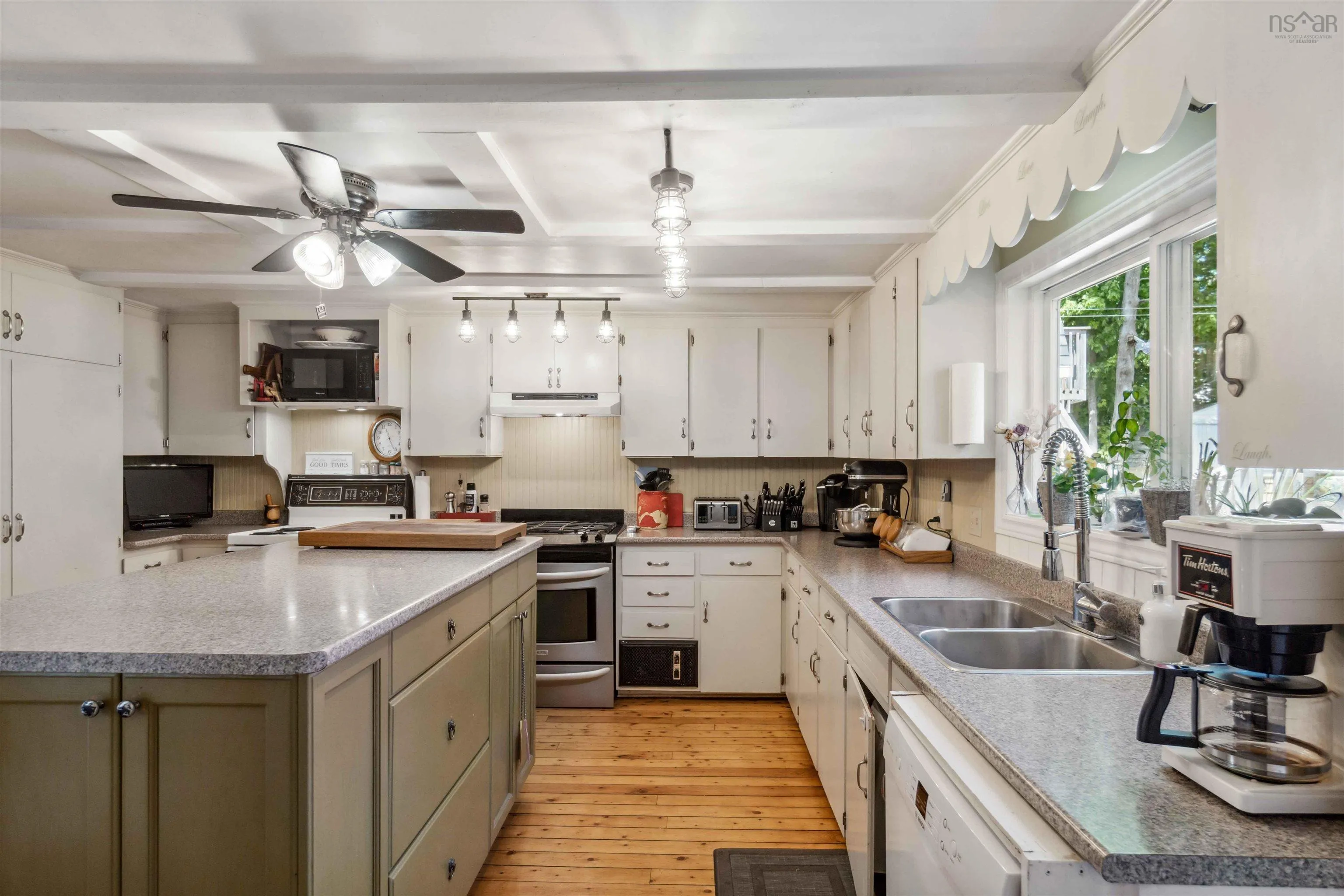 9757 Main Street, Canning Ns B0p 1h0, 8 Bedrooms Bedrooms, ,8 BathroomsBathrooms,Residential,For Sale,Main,202412502