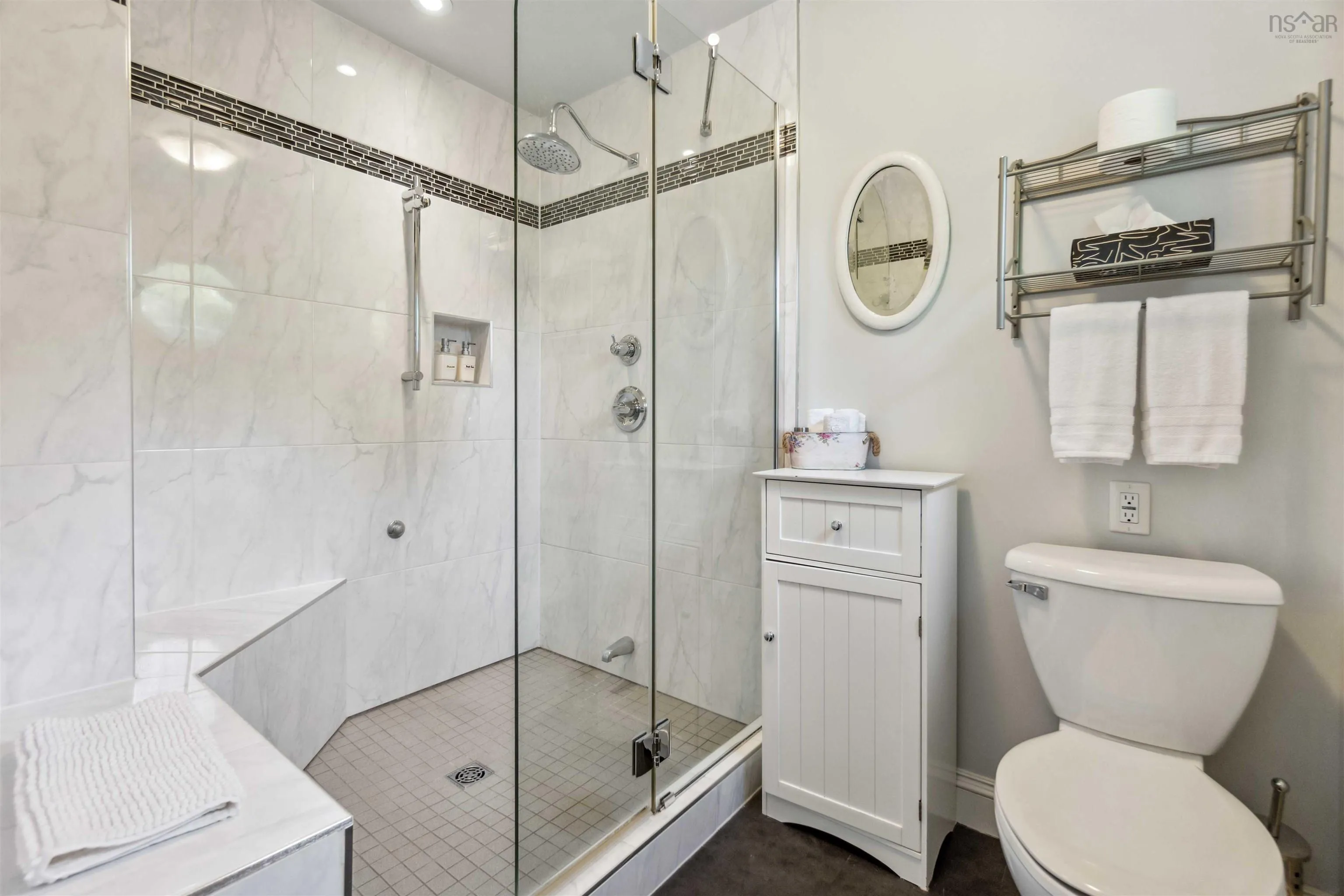 9757 Main Street, Canning Ns B0p 1h0, 8 Bedrooms Bedrooms, ,8 BathroomsBathrooms,Residential,For Sale,Main,202412502