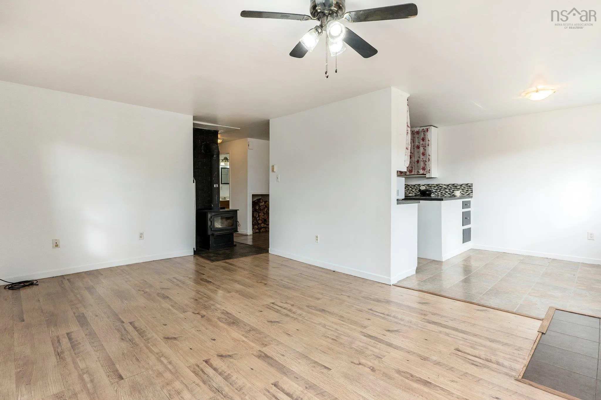61 Dunlop Road, Brooklyn Ns B0n 2a0, 2 Bedrooms Bedrooms, ,1 BathroomBathrooms,Residential,For Sale,Dunlop,202500802