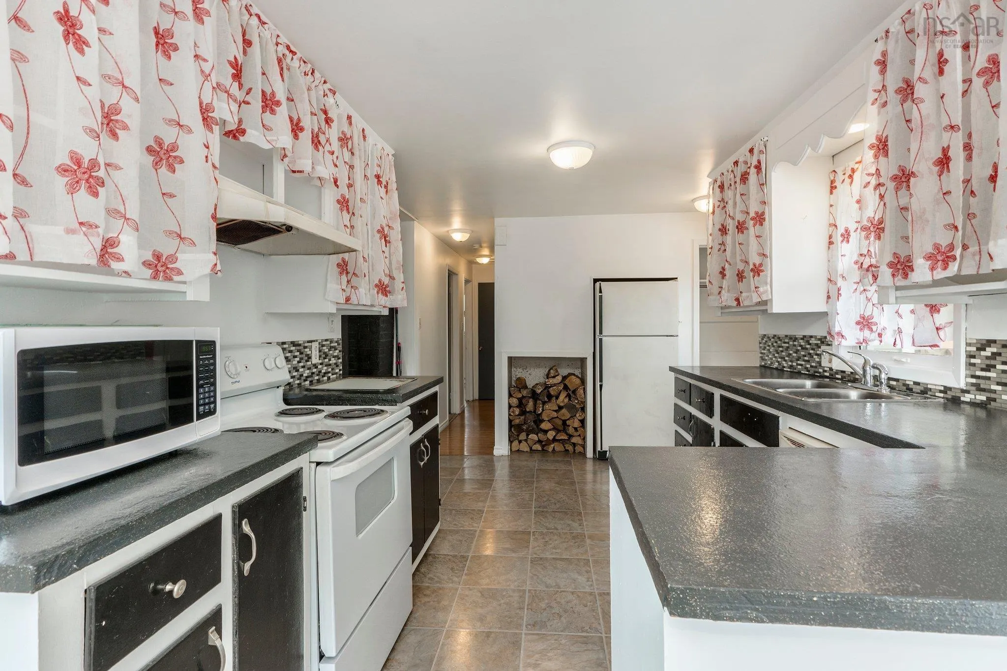 61 Dunlop Road, Brooklyn Ns B0n 2a0, 2 Bedrooms Bedrooms, ,1 BathroomBathrooms,Residential,For Sale,Dunlop,202500802