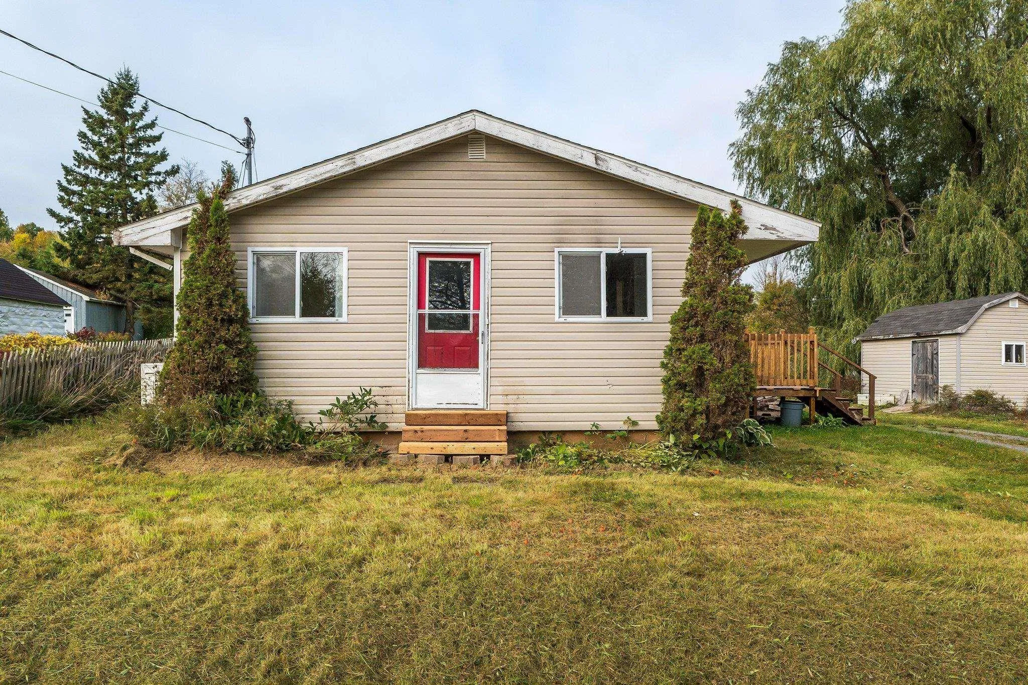 61 Dunlop Road, Brooklyn Ns B0n 2a0, 2 Bedrooms Bedrooms, ,1 BathroomBathrooms,Residential,For Sale,Dunlop,202500802