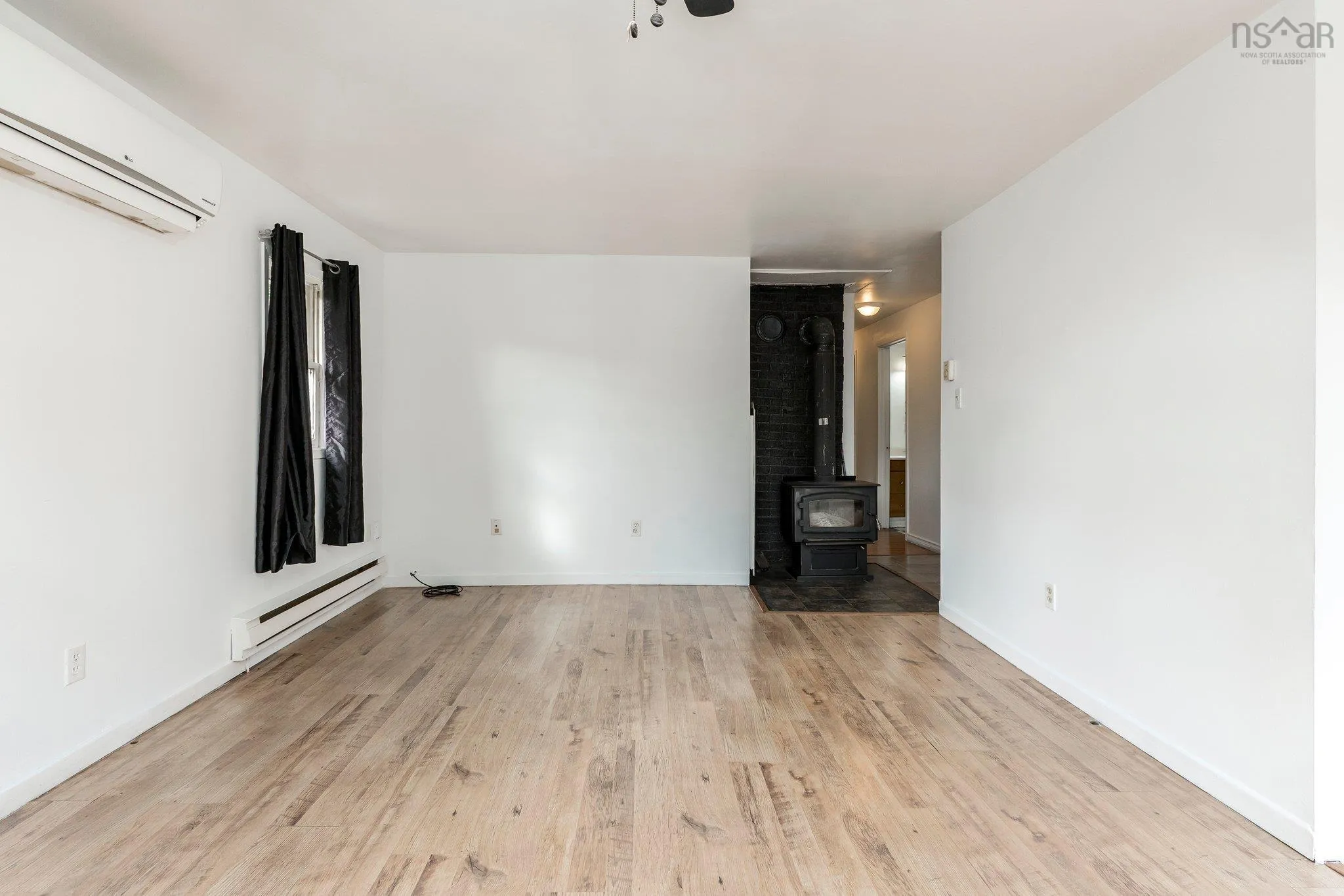 61 Dunlop Road, Brooklyn Ns B0n 2a0, 2 Bedrooms Bedrooms, ,1 BathroomBathrooms,Residential,For Sale,Dunlop,202500802