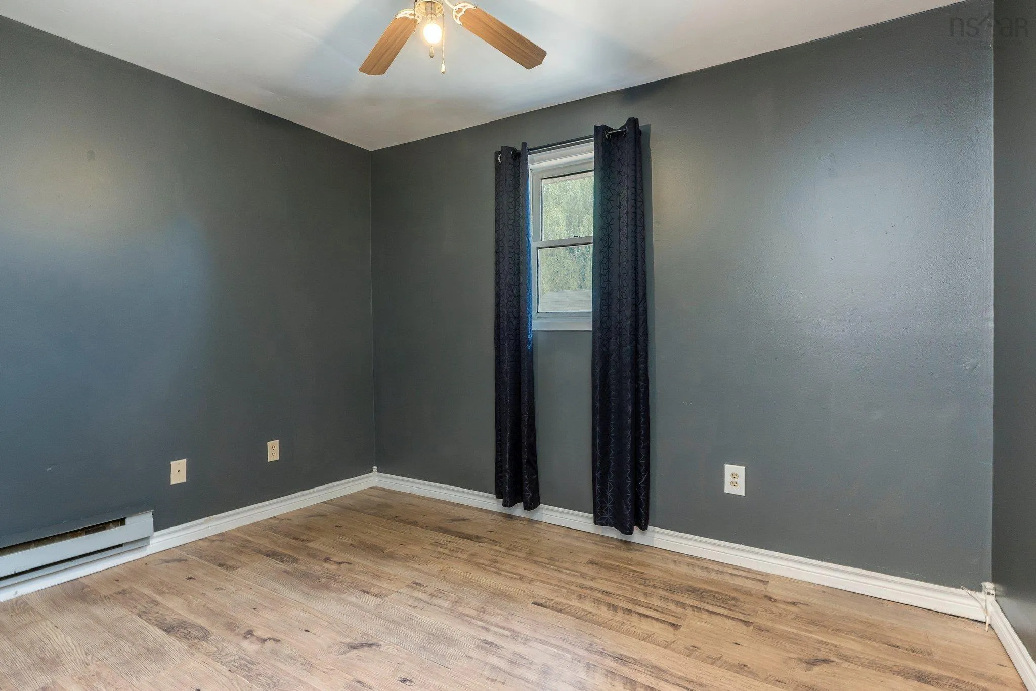 61 Dunlop Road, Brooklyn Ns B0n 2a0, 2 Bedrooms Bedrooms, ,1 BathroomBathrooms,Residential,For Sale,Dunlop,202500802