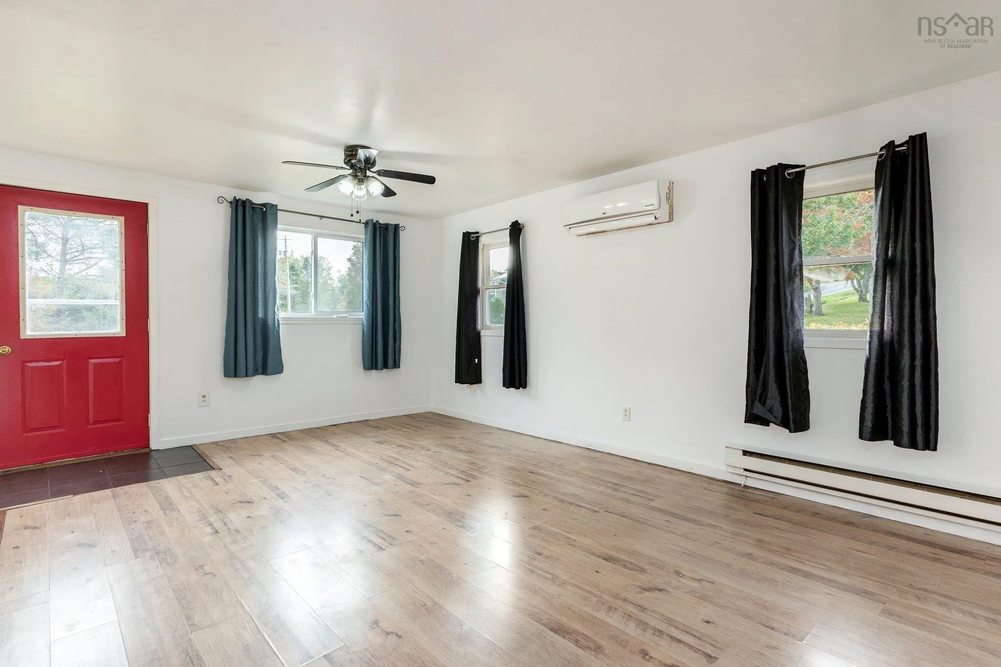 61 Dunlop Road, Brooklyn Ns B0n 2a0, 2 Bedrooms Bedrooms, ,1 BathroomBathrooms,Residential,For Sale,Dunlop,202500802
