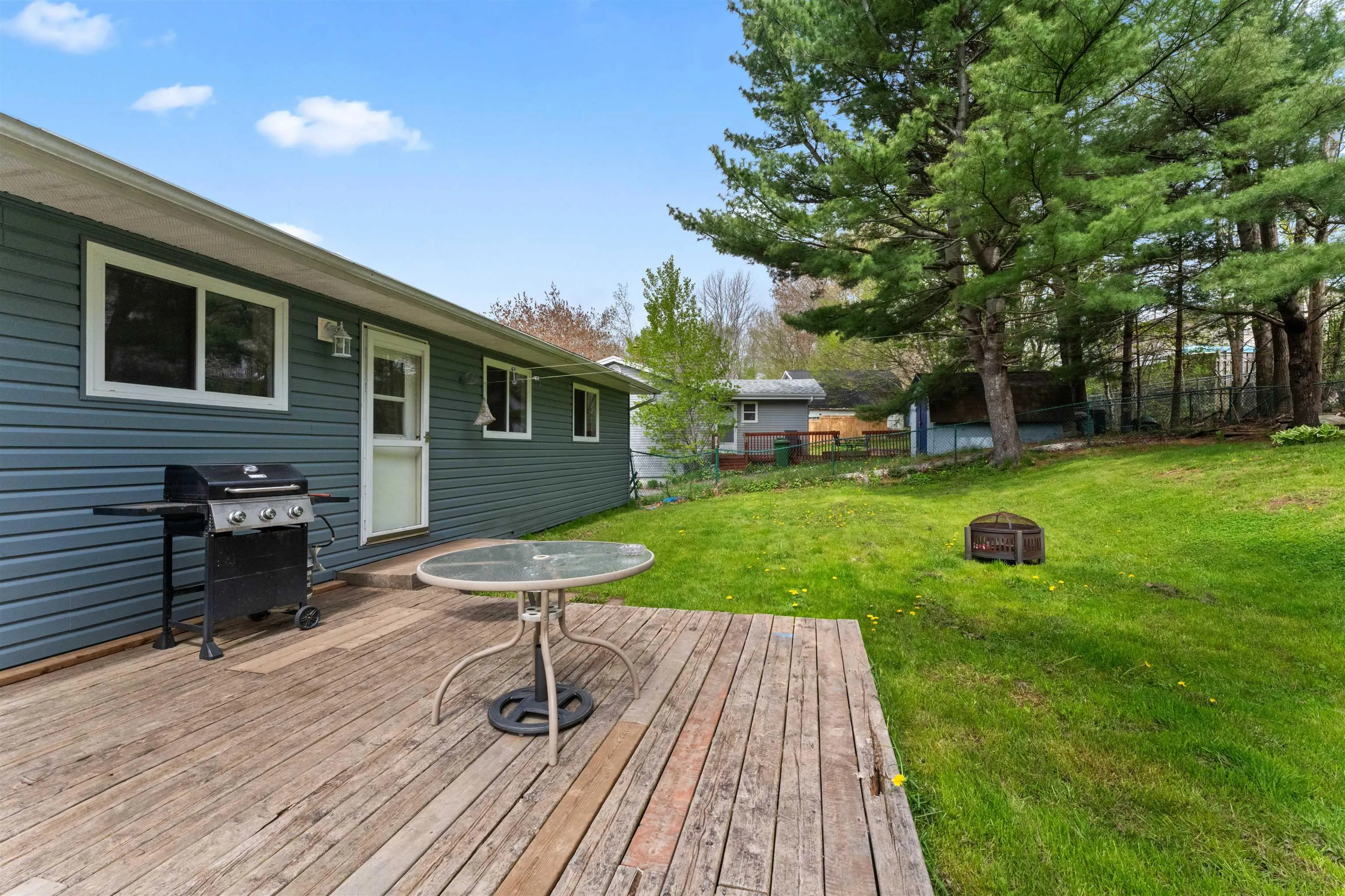 1558 Riverside Drive, Lower Sackville, NS B4C 2Y7, 4 Bedrooms Bedrooms, ,2 BathroomsBathrooms,Residential,For Sale,Riverside,202511681