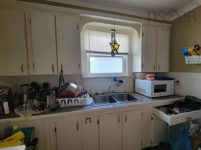 59 Pleasant Street, Bridgewater, NS B4V 1M9, 7 Bedrooms Bedrooms, ,Residential Income,For Sale,Pleasant,202517634