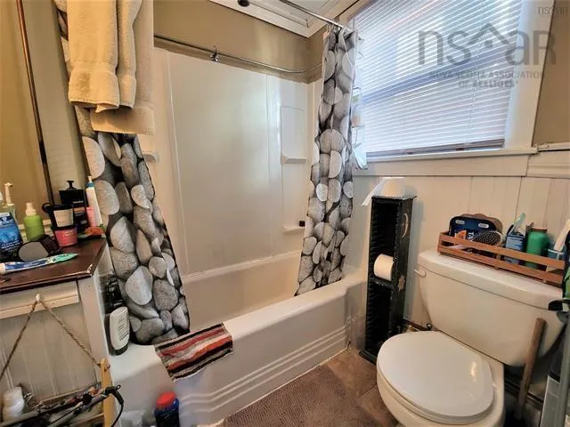 59 Pleasant Street, Bridgewater, NS B4V 1M9, 7 Bedrooms Bedrooms, ,Residential Income,For Sale,Pleasant,202517634