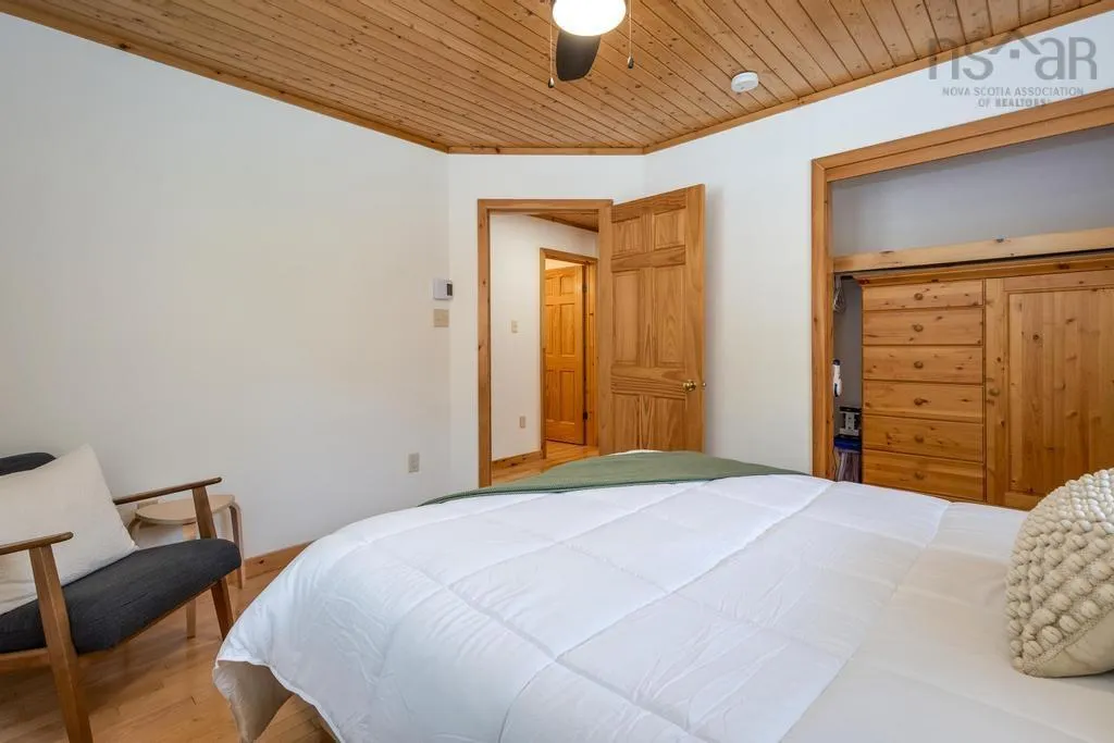 74 Canyon Point Road, Vaughan, NS B0N 2T0, 2 Bedrooms Bedrooms, ,1 BathroomBathrooms,Residential,For Sale,Canyon Point,202520015