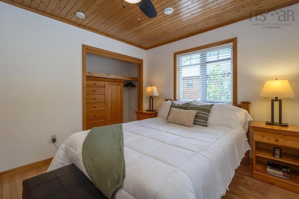 74 Canyon Point Road, Vaughan, NS B0N 2T0, 2 Bedrooms Bedrooms, ,1 BathroomBathrooms,Residential,For Sale,Canyon Point,202520015