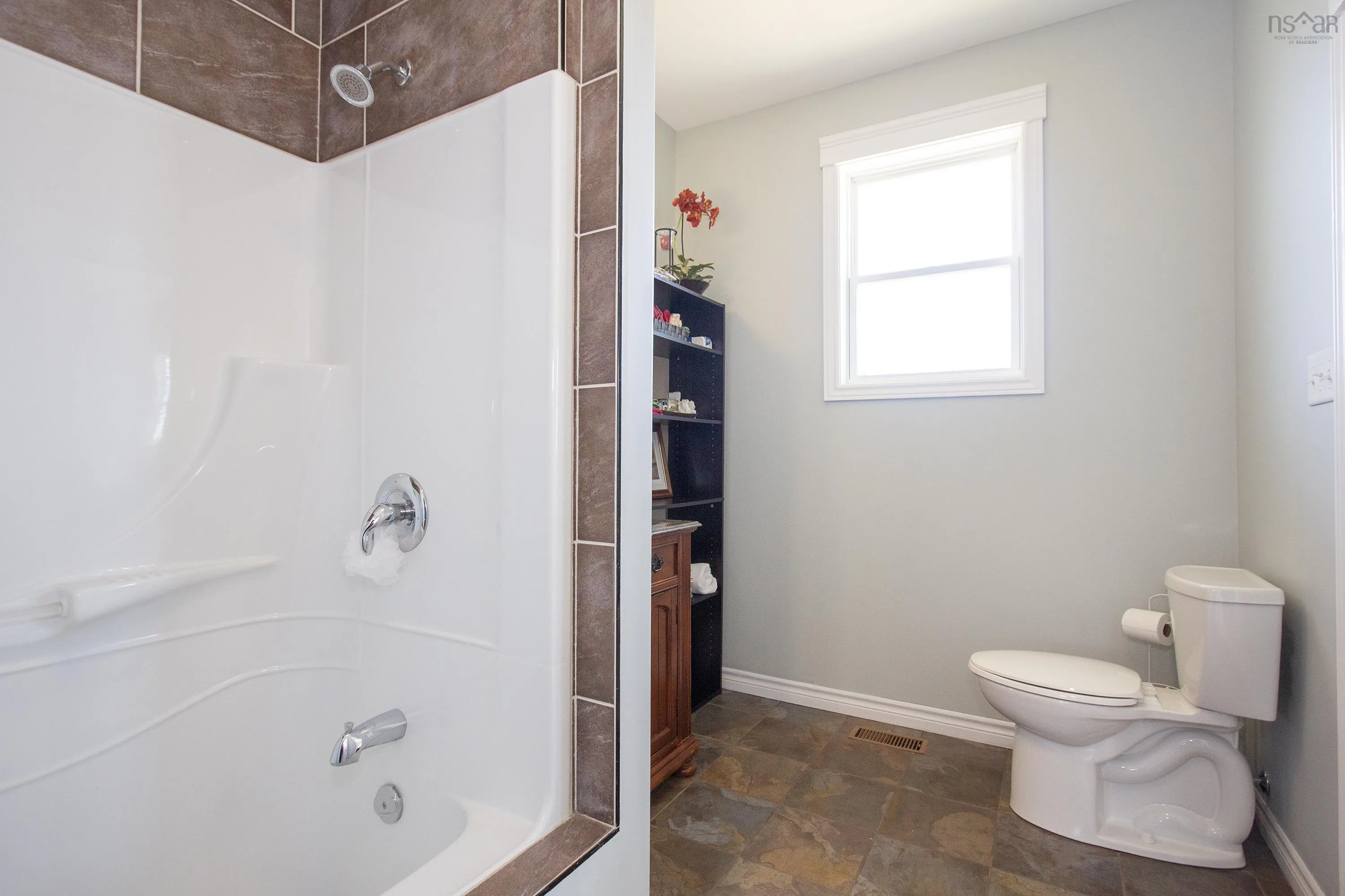 158 Robinson Road, Amherst Head, NS B4H 3Y2, 3 Bedrooms Bedrooms, ,4 BathroomsBathrooms,Residential,For Sale,Robinson,202519556
